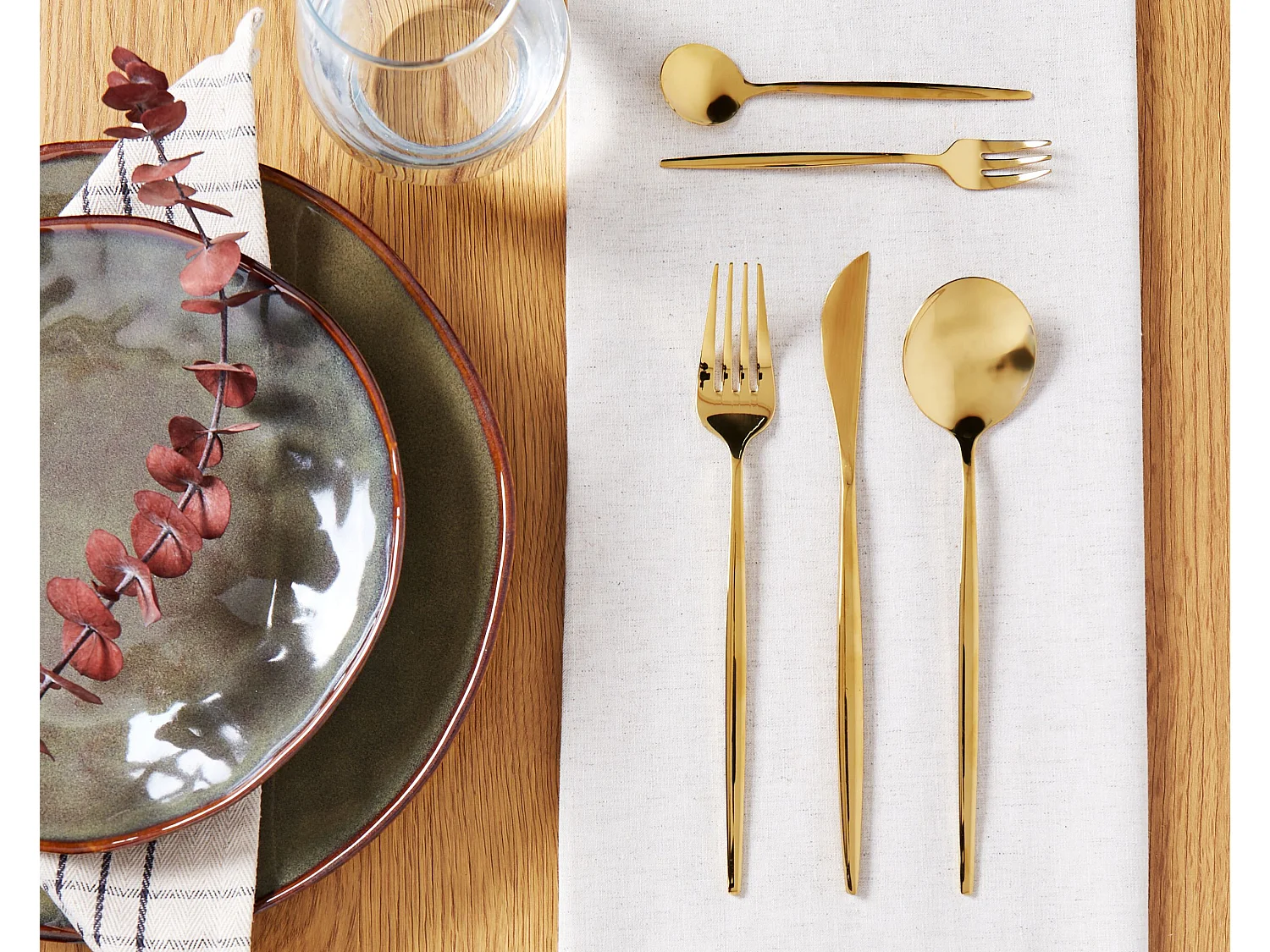 Modernes Besteck Set 30-teilig für 6 Personen Messer Gabel Löffel Teelöffel Kuchengabel Edelstahl Gold Rigatoni