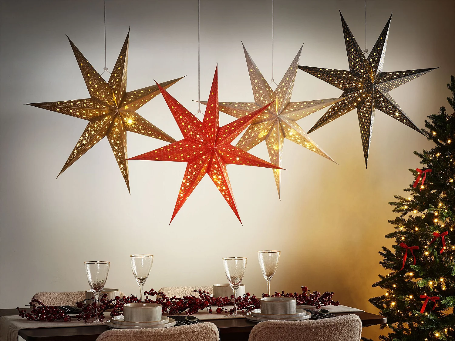 Lot de 4 décorations suspendues LED KAMET Étoile 60 cm Multicolore