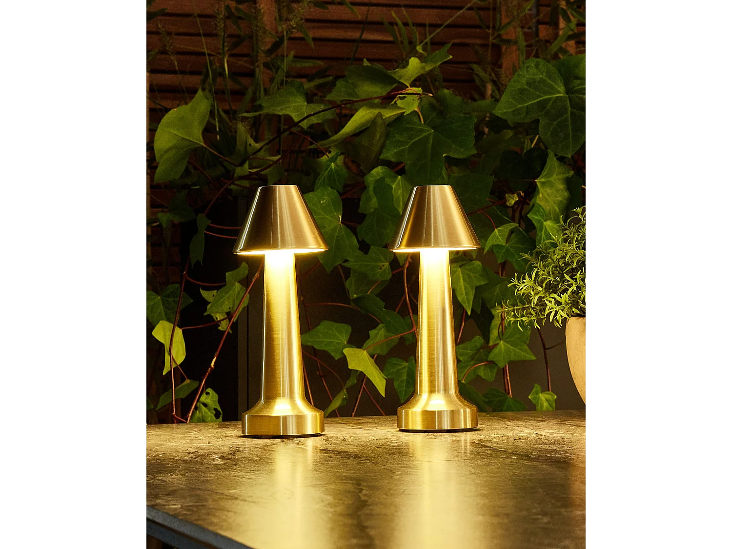 Conjunto de 2 lámparas LED inalámbricas de mesa JOANES con regulador de intensidad Metal Dorado