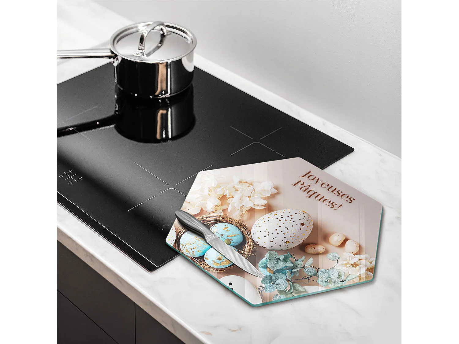 Planche de cuisine hexagonale en verre avec une phrase "Joyeuses Pâques!" 40 cm