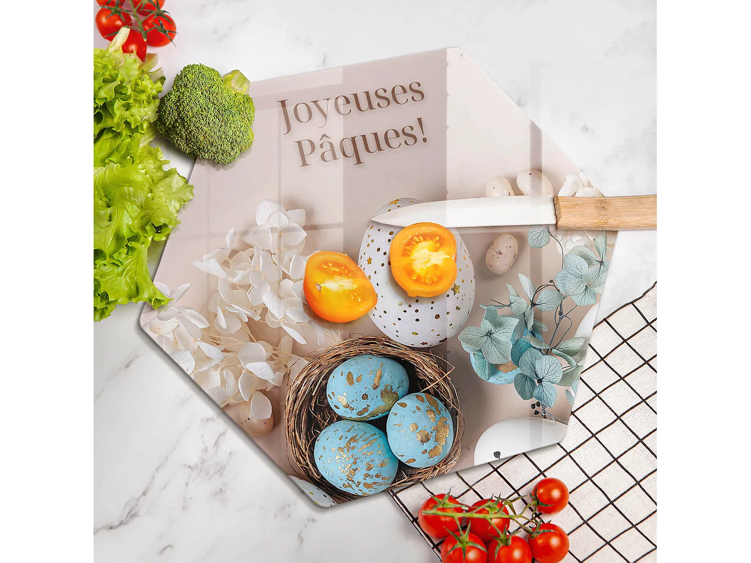 Planche de cuisine hexagonale en verre avec une phrase "Joyeuses Pâques!" 40 cm