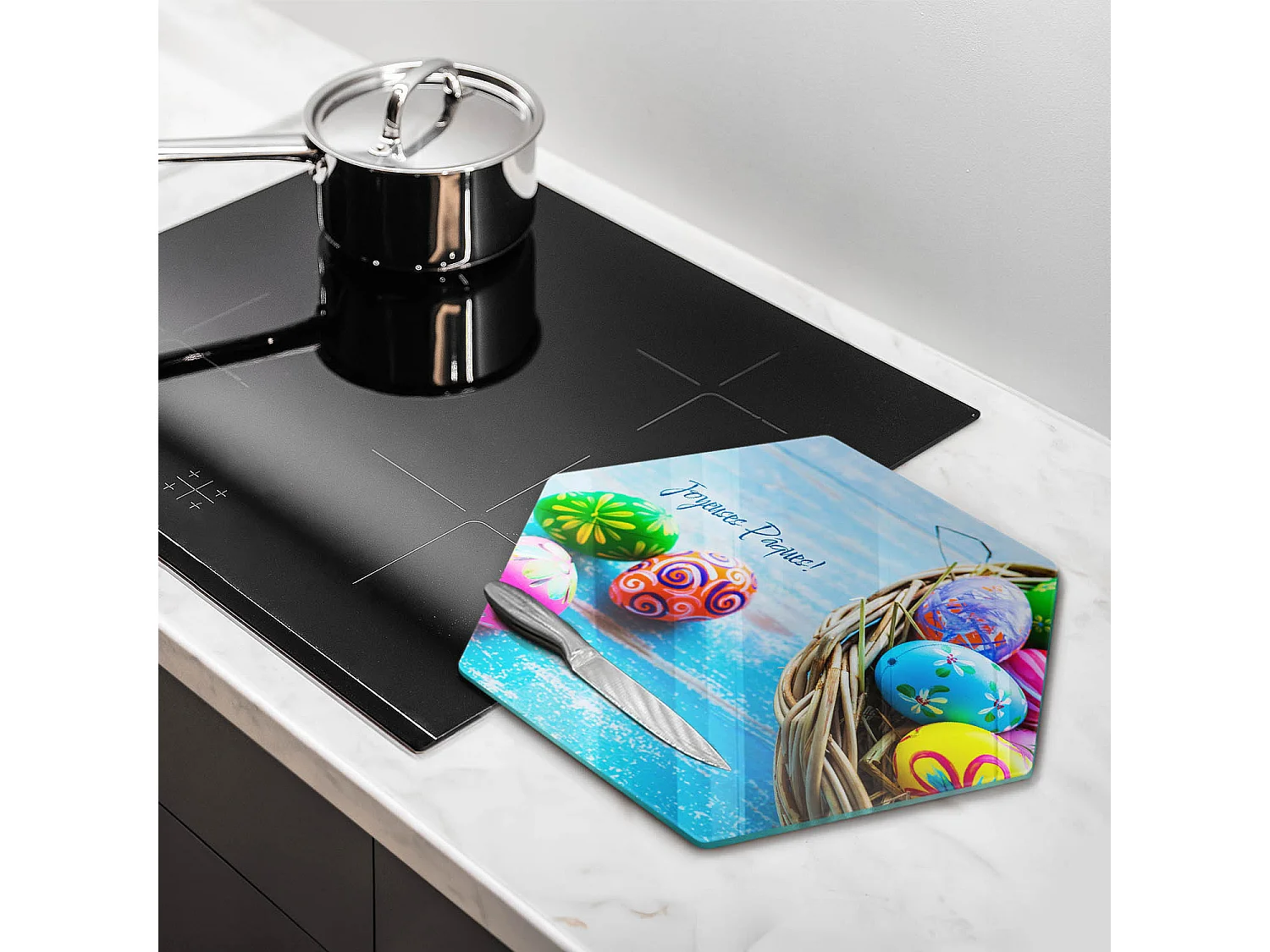 Planche de cuisine hexagonale en verre avec une phrase "Joyeuses Pâques!" 40 cm