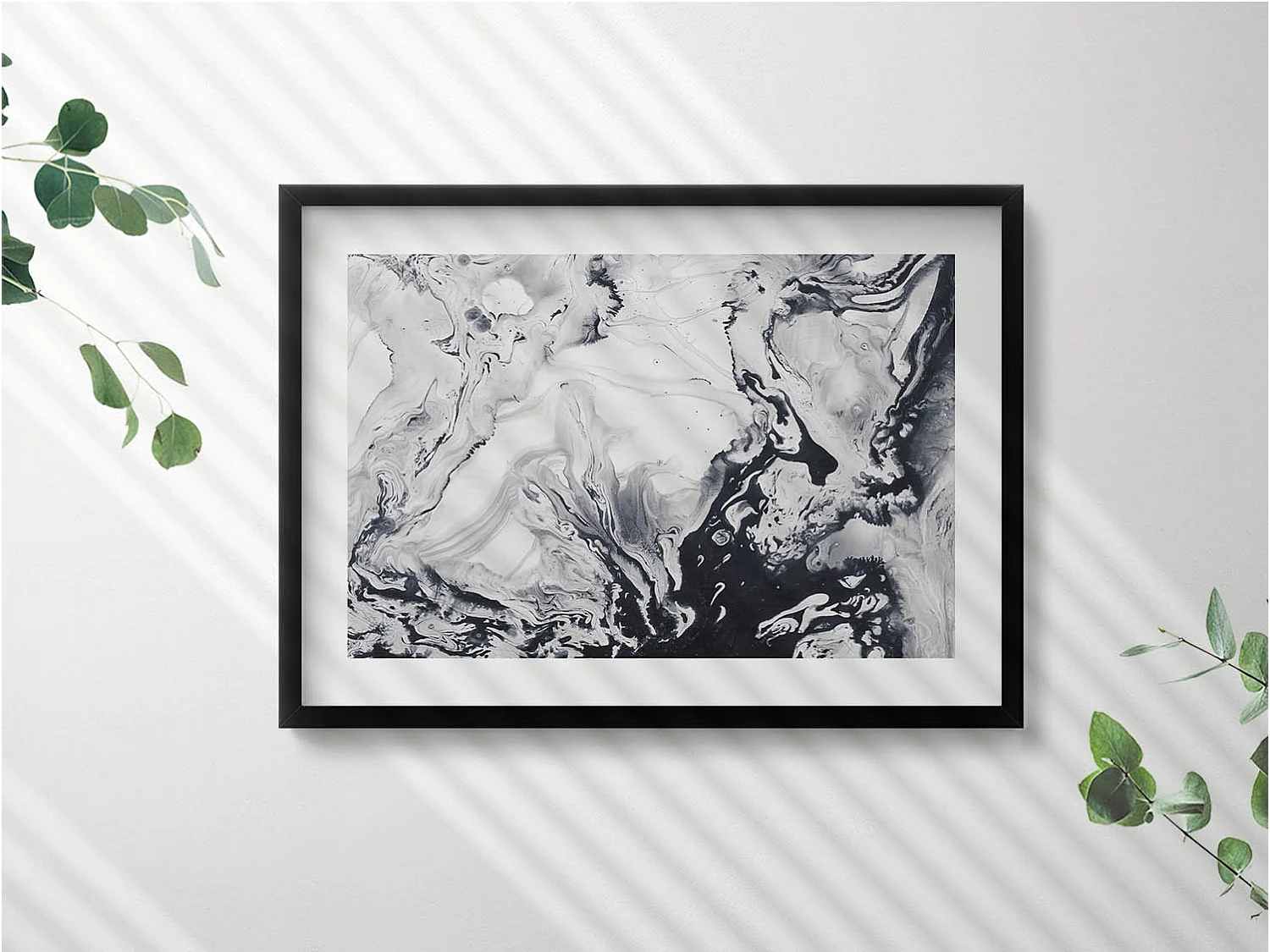 Dekoratives Gemälde mit schwarzem Rahmen, Tuscheabstraktion – Marmortinte 70 x 50 cm – Perfekt für das Wohn- oder Schlafzimmer