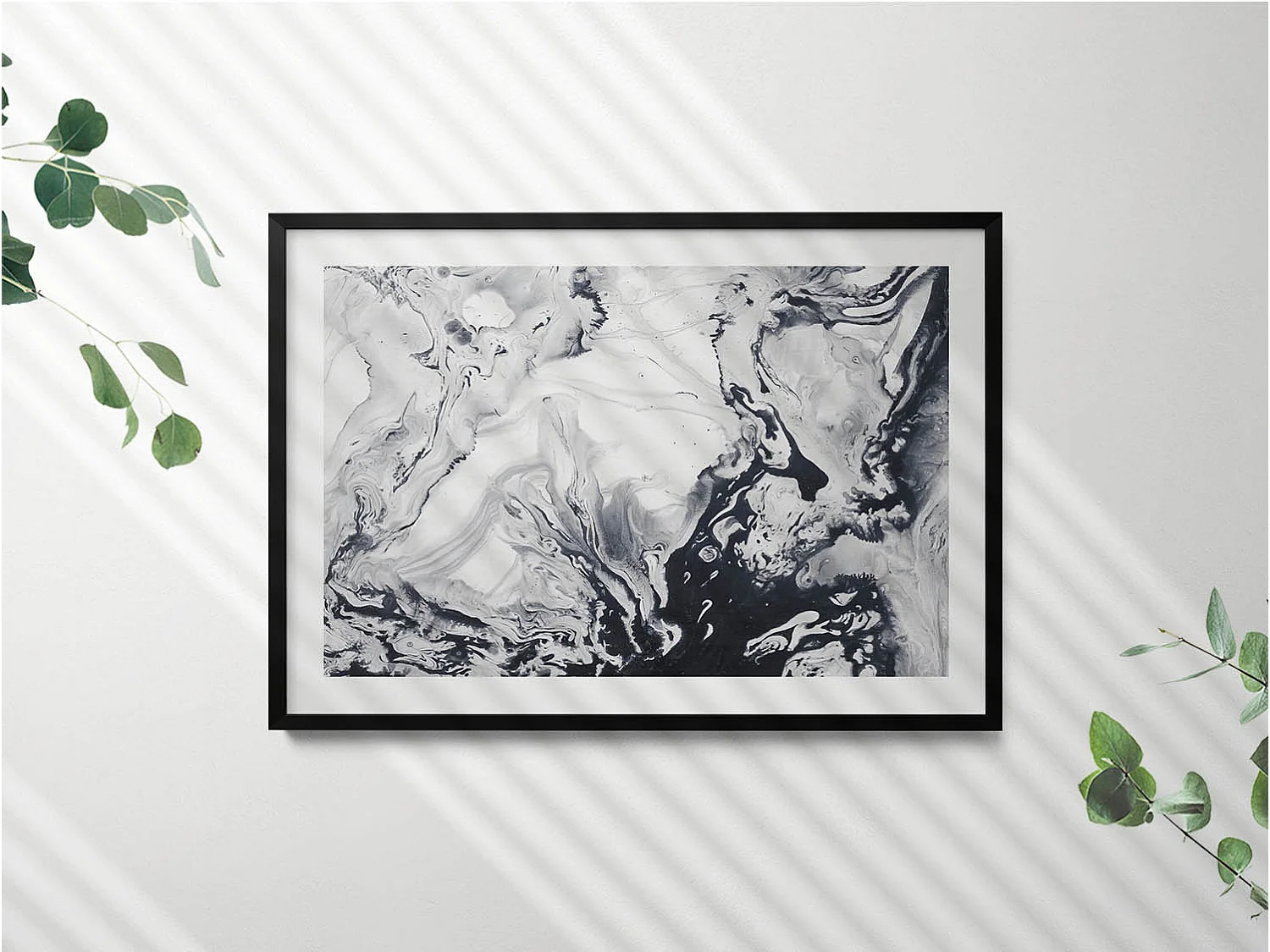 Dekoratives Gemälde mit schwarzem Rahmen, Tuscheabstraktion – Marmortinte 100 x 70 cm – Perfekt für das Wohn- oder Schlafzimmer