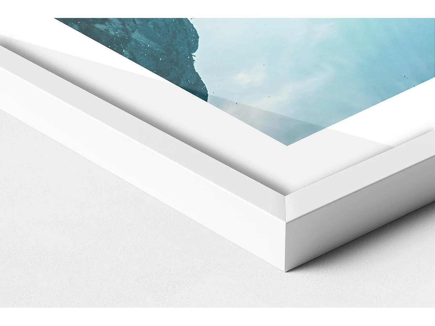 Dekoratives Gemälde mit weißem Rahmen, Boote am See 50 x 70 cm – Perfekt für das Wohn- oder Schlafzimmer