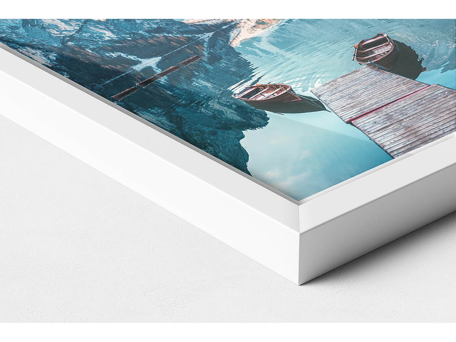 Dekoratives Gemälde mit weißem Rahmen, Boote auf dem See 20 x 30 cm – Perfekt für das Wohn- oder Schlafzimmer