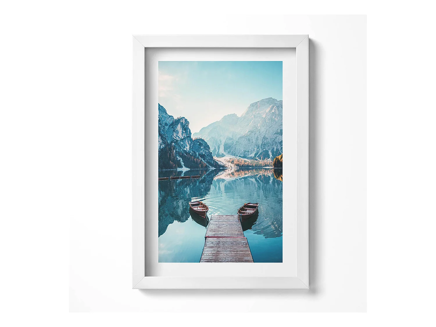 Tableau décoratif avec cadre blanc, Bateaux sur le lac 20 x 30 cm – Parfait pour le salon ou la chambre