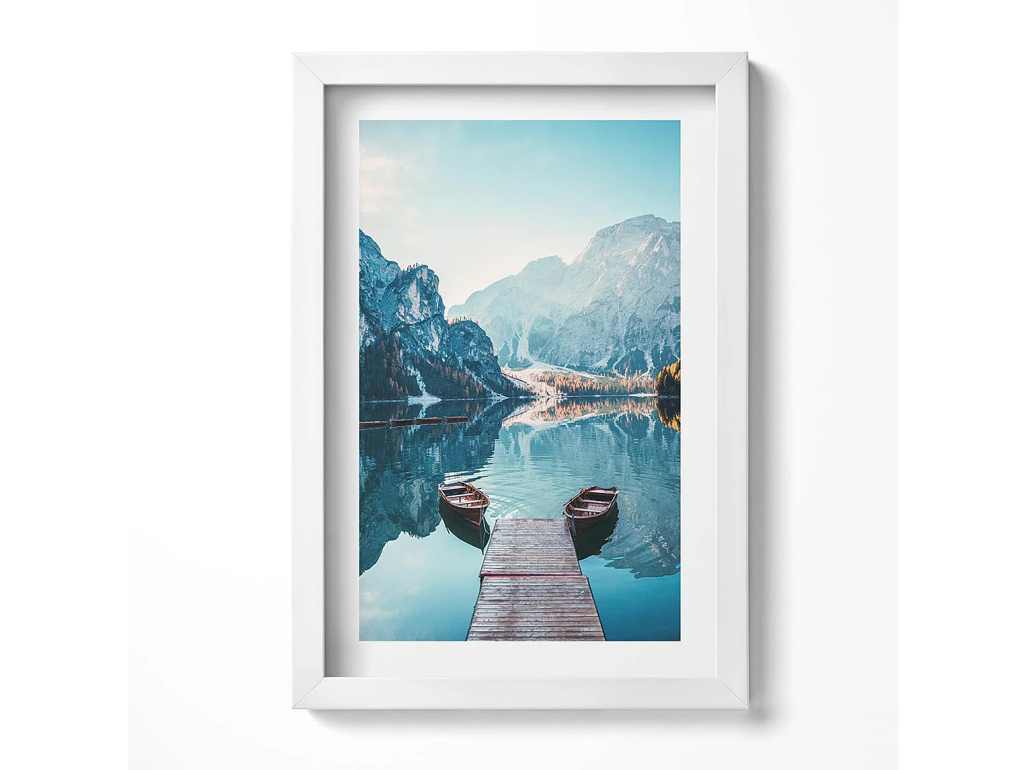 Tableau décoratif avec cadre blanc, Bateaux sur le lac 20 x 30 cm – Parfait pour le salon ou la chambre