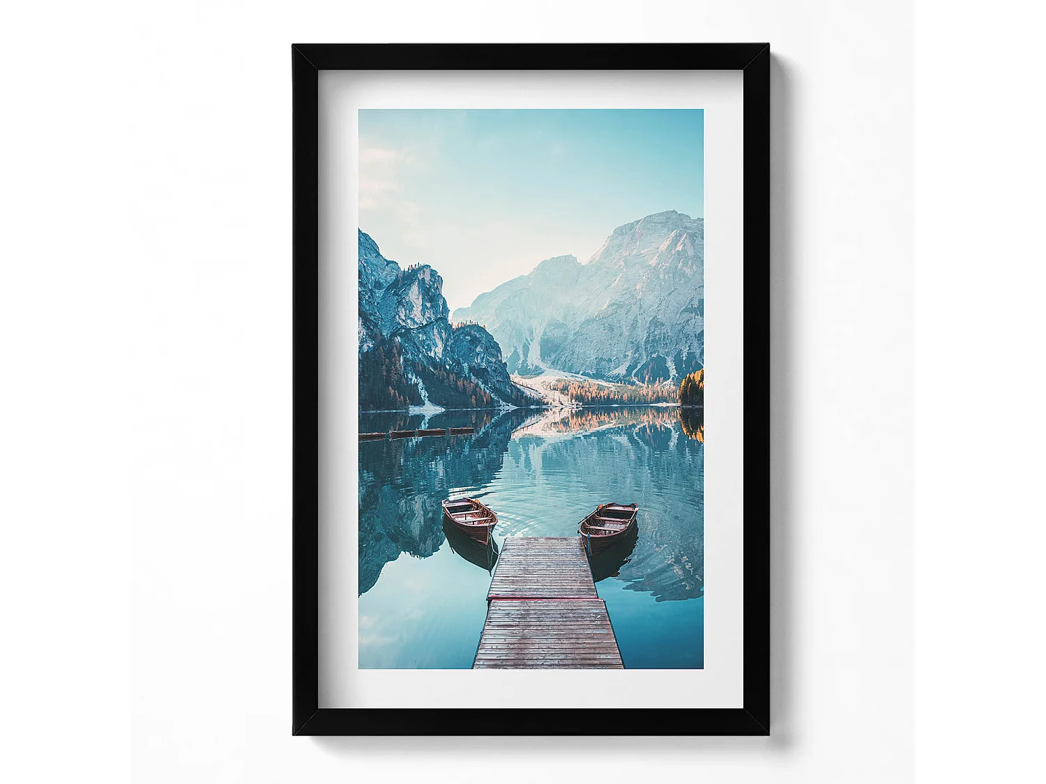 Dekoratives Gemälde mit schwarzem Rahmen, Boote am See 40 x 60 cm – Perfekt für das Wohn- oder Schlafzimmer