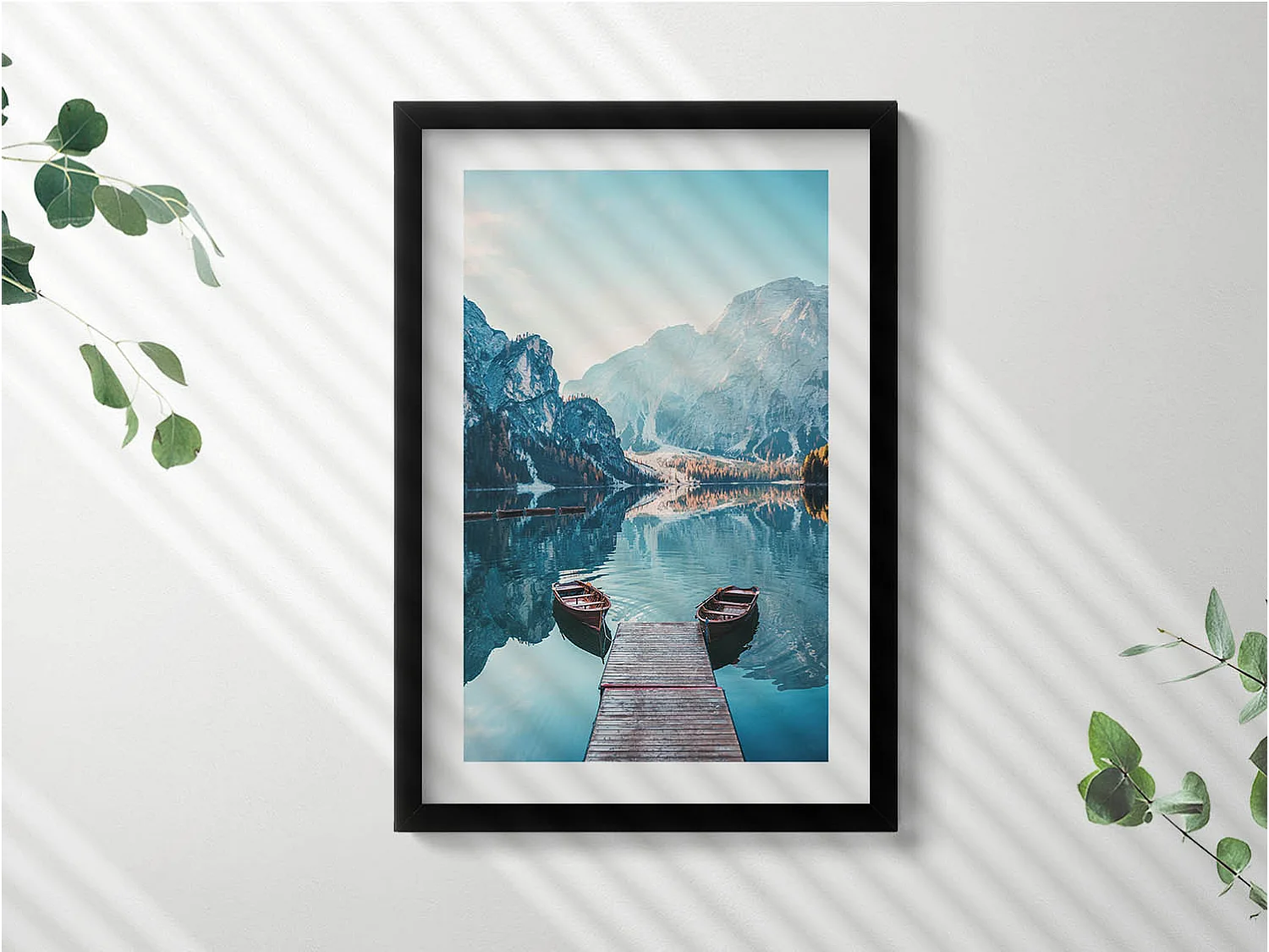 Dekoratives Gemälde mit schwarzem Rahmen, Boote am See 40 x 60 cm – Perfekt für das Wohn- oder Schlafzimmer