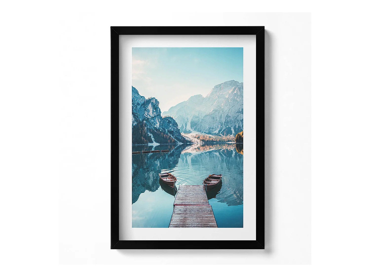 Tableau décoratif avec cadre noir, Bateaux sur le lac 40 x 60 cm– Parfait pour le salon ou la chambre