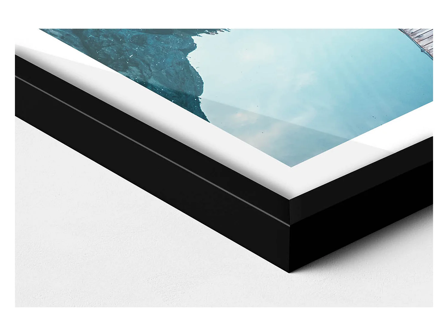 Decoratief schilderij met zwarte lijst, Boten op het meer 40 x 60 cm – Perfect voor de woon- of slaapkamer