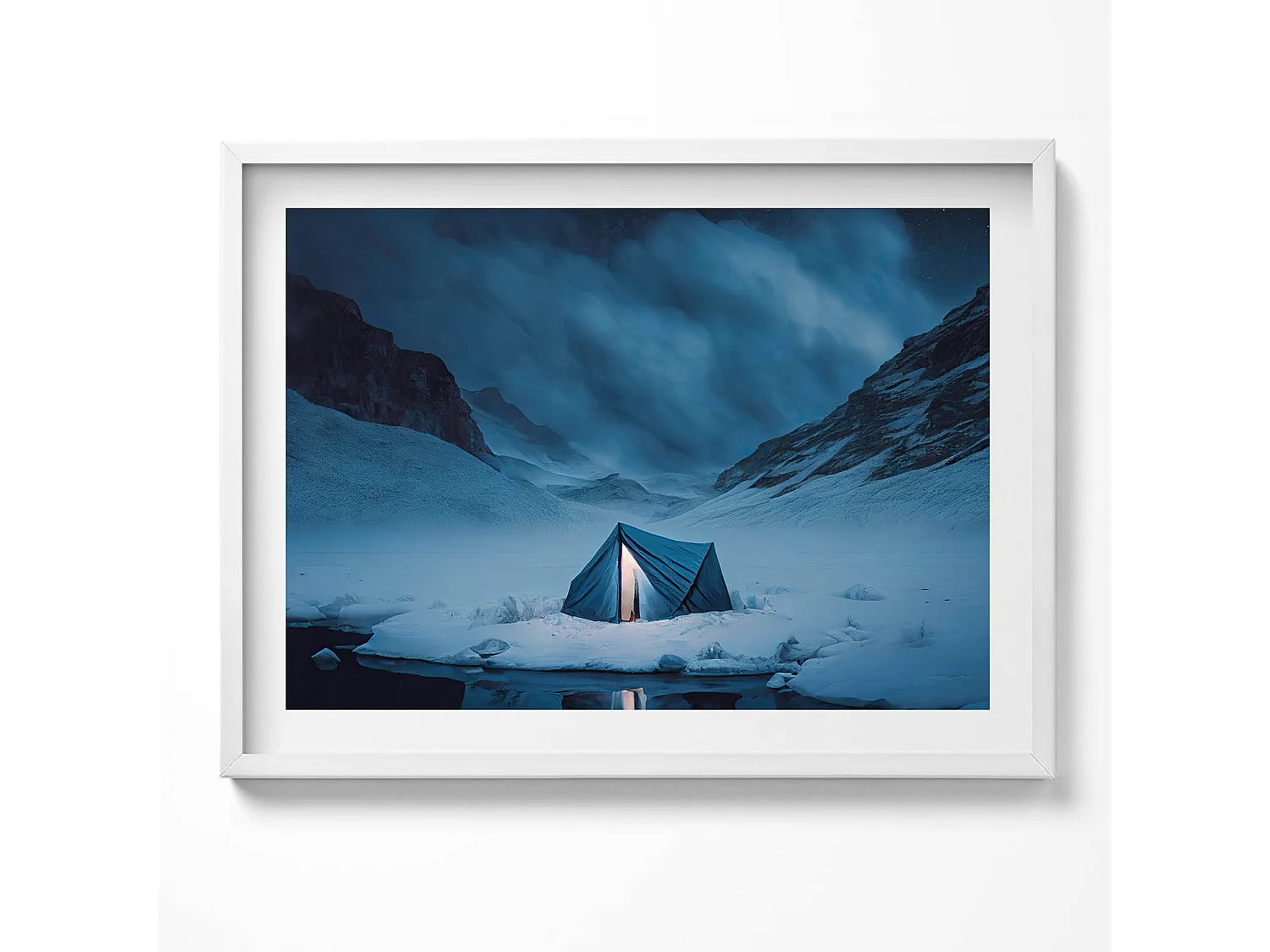 Tableau décoratif avec cadre blanc, Tente dans les montagnes d'Islande 80 x 60 cm– Parfait pour le salon ou la chambre