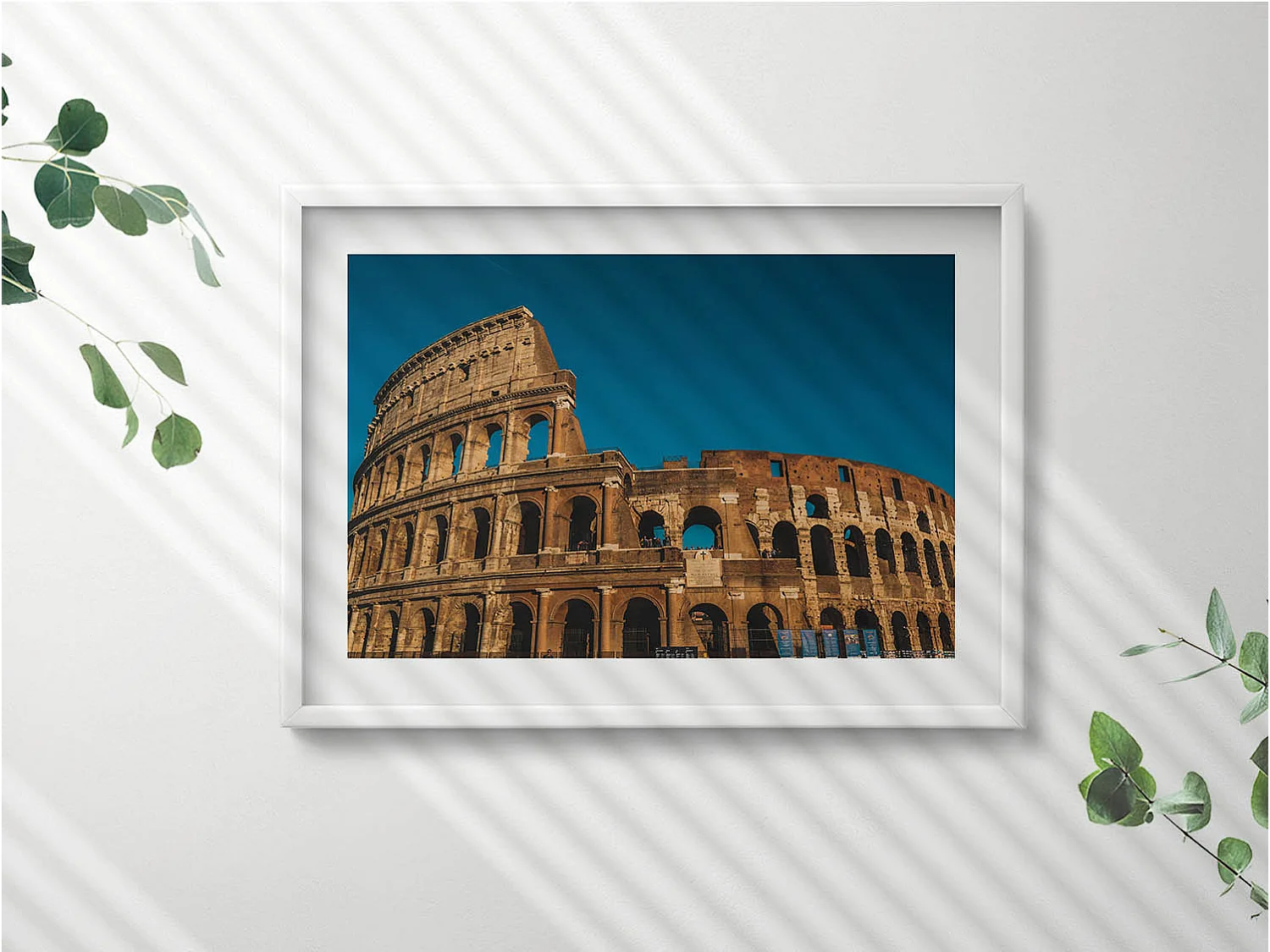 Dekoratives Gemälde mit weißem Rahmen, Kolosseum in Italien 70 x 50 cm – Perfekt für das Wohn- oder Schlafzimmer