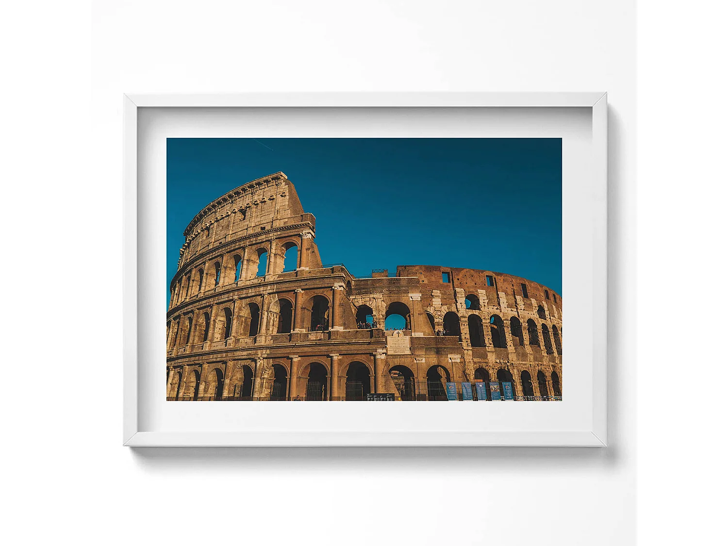 Tableau décoratif avec cadre blanc, Colisée en Italie 70 x 50 cm– Parfait pour le salon ou la chambre