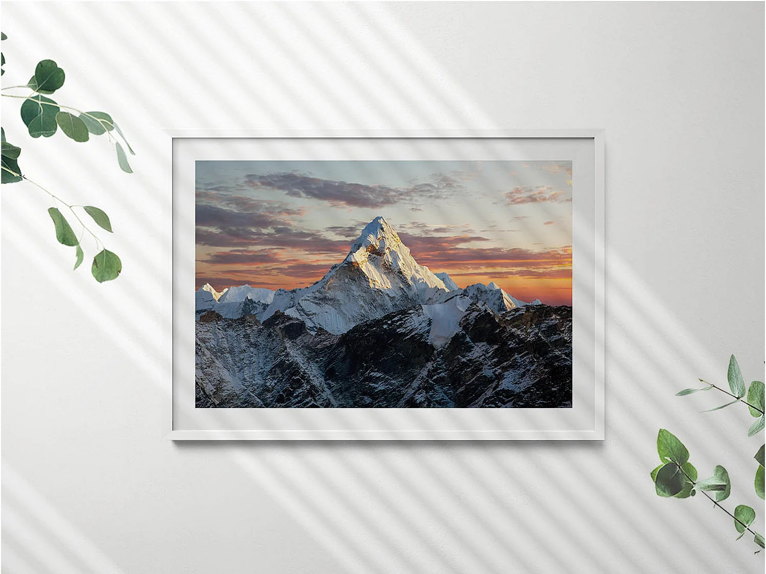 Dekoratives Gemälde mit weißem Rahmen, fließende goldene Formen auf beigem Hintergrund, 100 x 70 cm – perfekt für das Wohn- oder Schlafzimmer