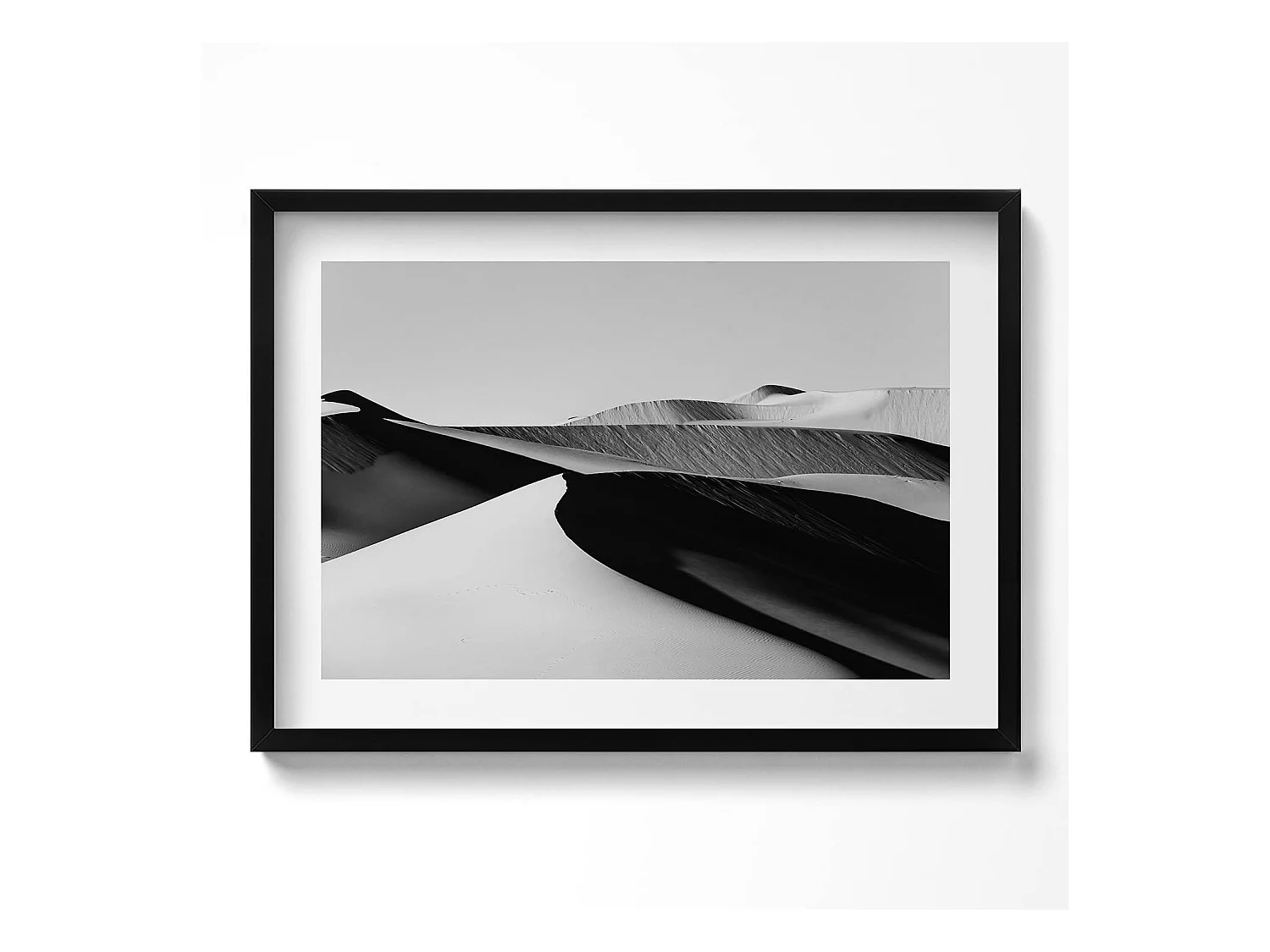 Tableau décoratif avec cadre noir, Paysage désertique minimaliste noir et blanc 70 x 50 cm– Parfait pour le salon ou la chambre