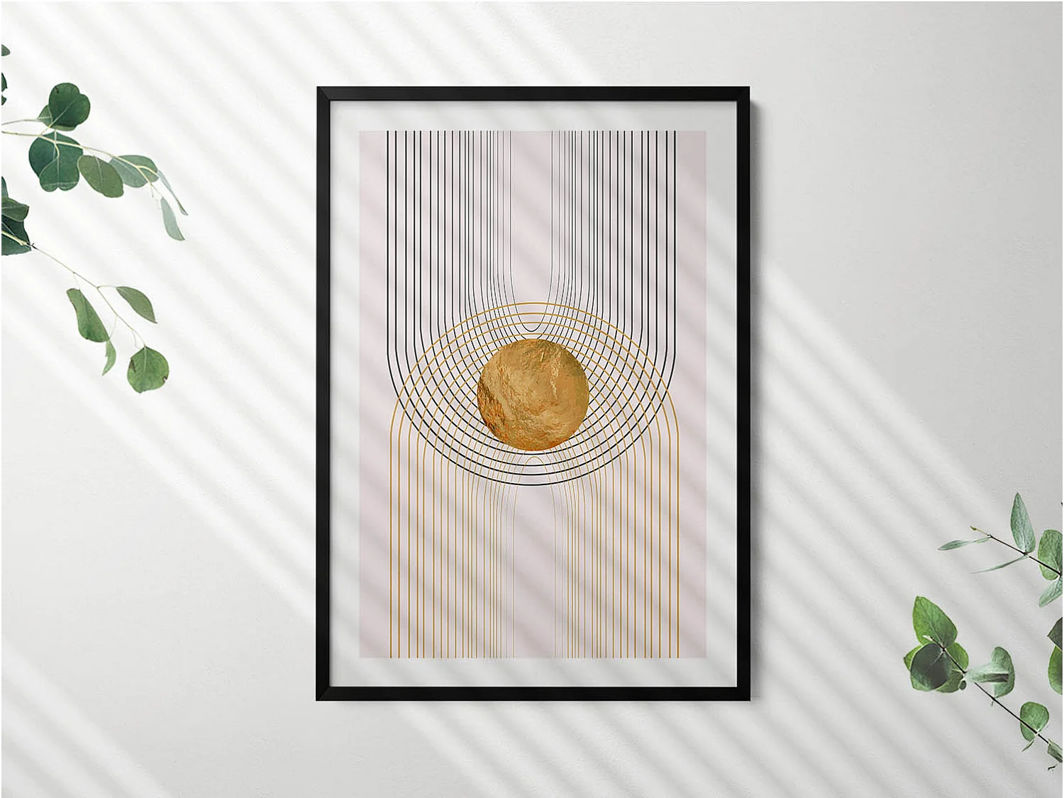 Quadro decorativo con cornice nera, Forme fluide dorate su fondo beige 70 x 100 cm – Perfetto per il soggiorno o la camera da letto