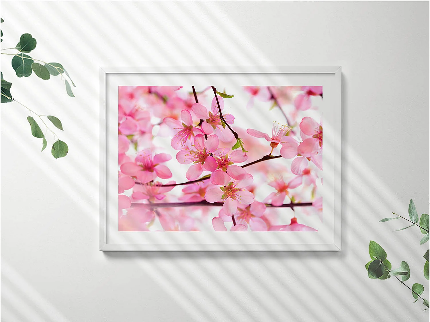 Dekoratives Gemälde mit weißem Rahmen, Rosa Frühlingsblumen auf den Zweigen 80 x 60 cm – Perfekt für das Wohn- oder Schlafzimmer