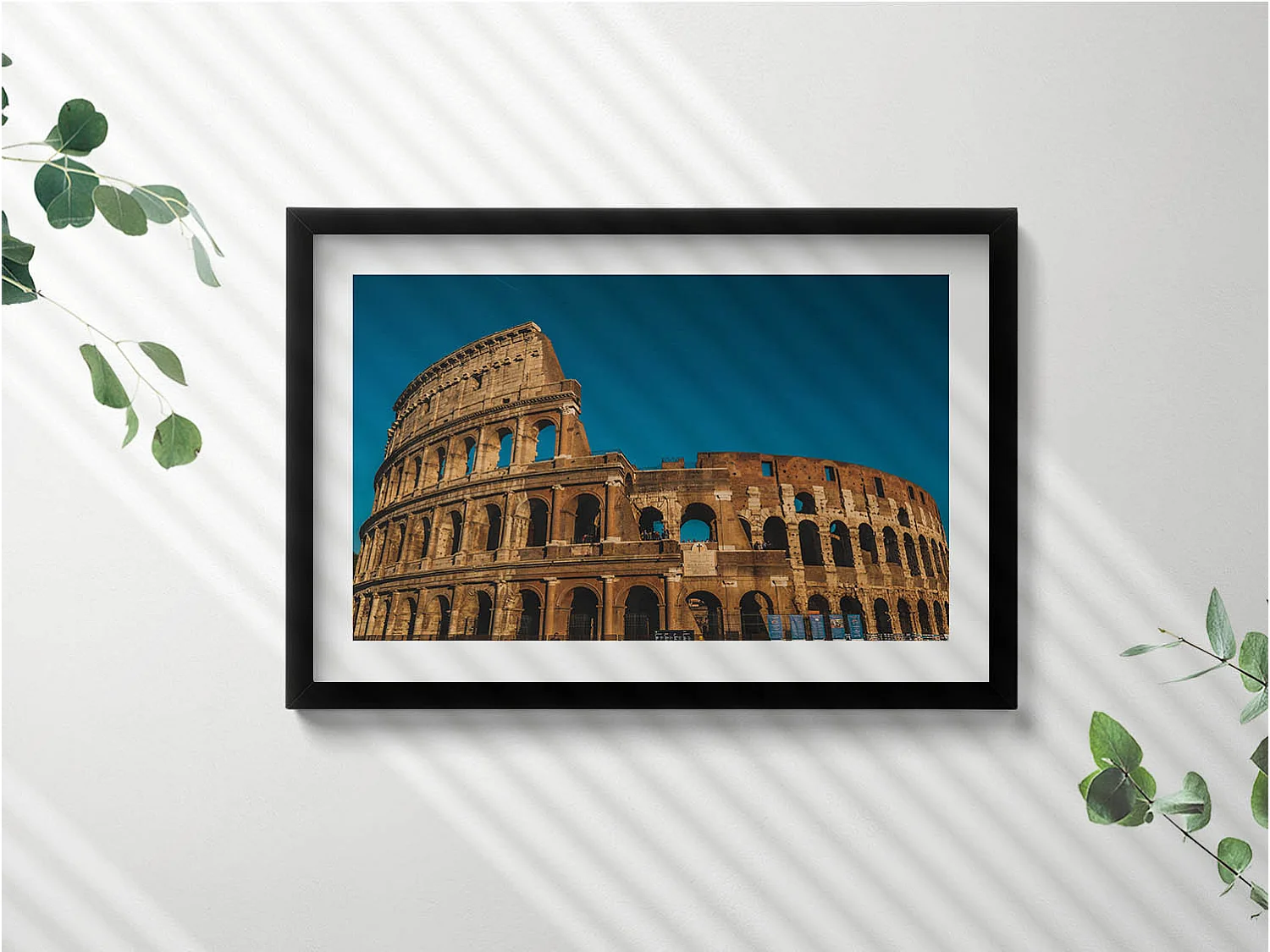 Dekoratives Gemälde mit schwarzem Rahmen, Kolosseum in Italien 60 x 40 cm – Perfekt für das Wohn- oder Schlafzimmer