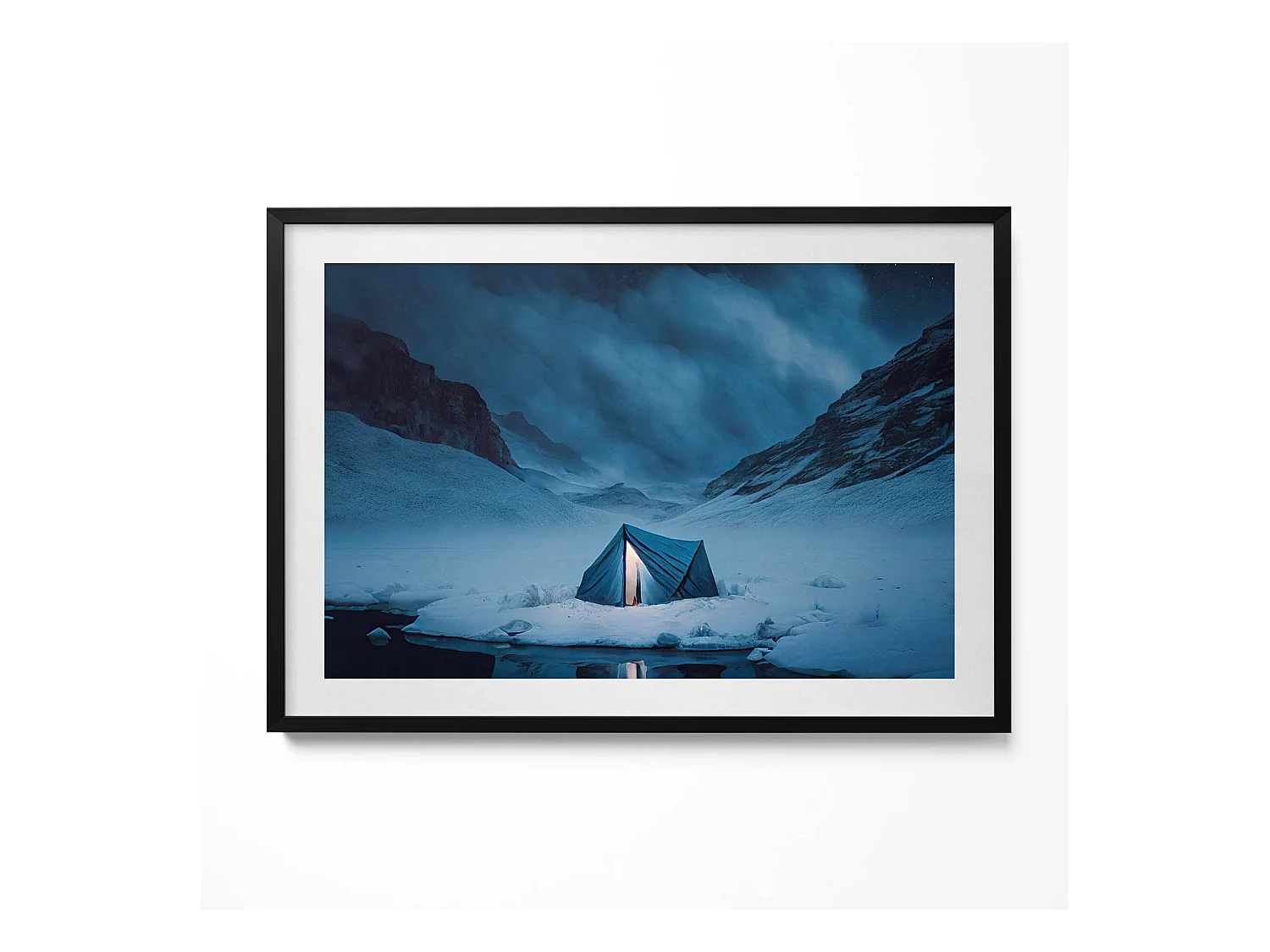 Tableau décoratif avec cadre noir, Tente dans les montagnes d'Islande 100 x 70 cm– Parfait pour le salon ou la chambre