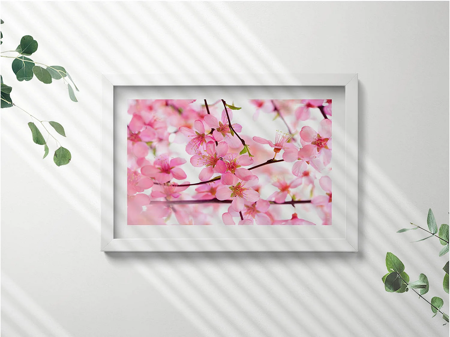 Tableau décoratif avec cadre blanc, Fleurs printanières roses sur les branches 30 x 20 cm – Parfait pour le salon ou la chambre