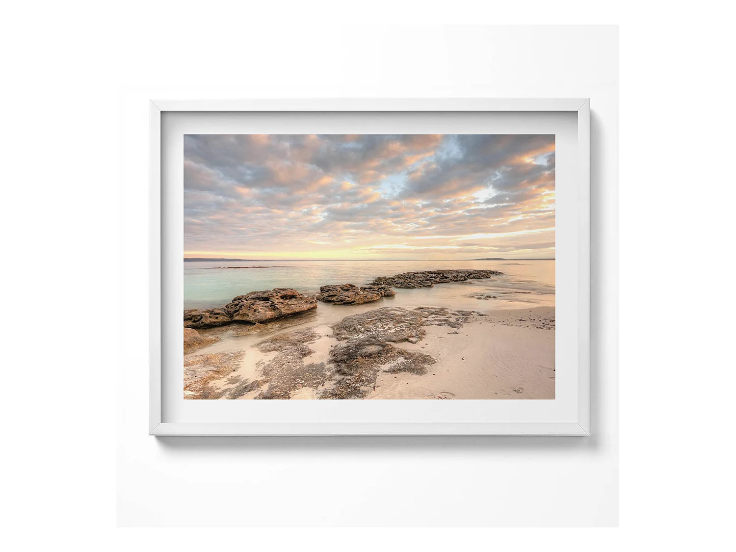 Tableau décoratif avec cadre blanc, Paysage de plage, de mer et de ciel 80 x 60 cm– Parfait pour le salon ou la chambre