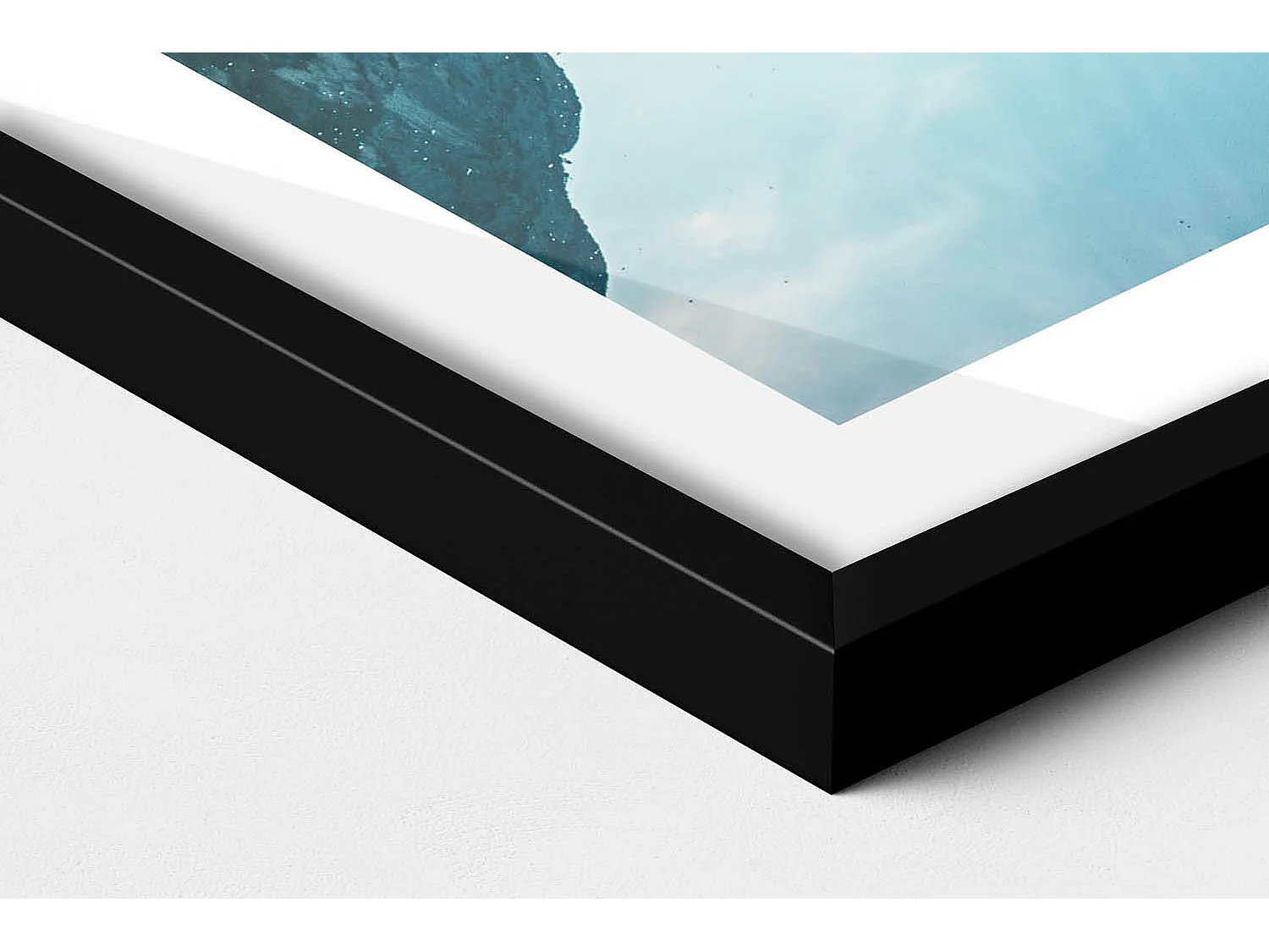 Tableau décoratif avec cadre noir, Bateaux sur le lac 50 x 70 cm– Parfait pour le salon ou la chambre