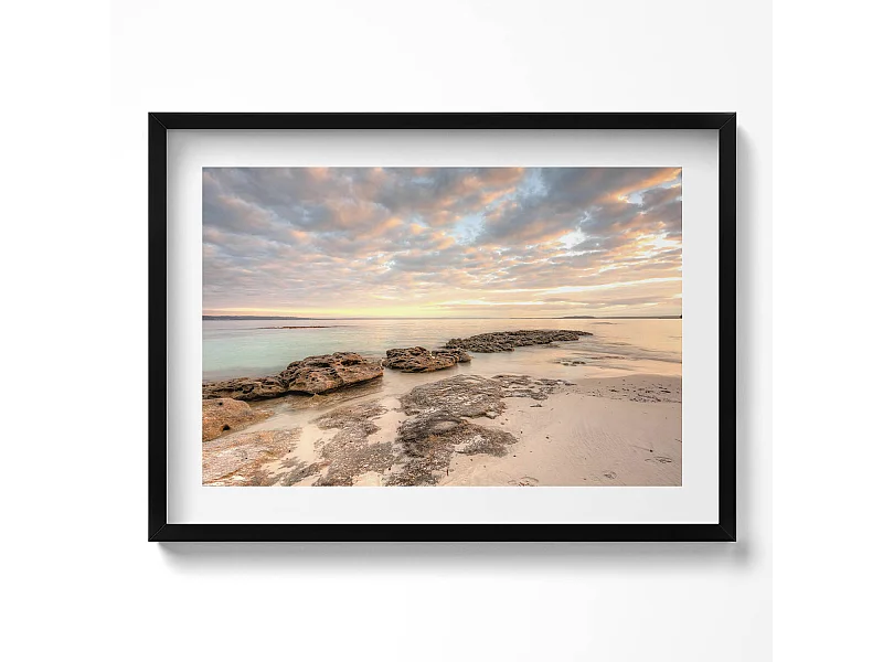 Dekoratives Gemälde mit schwarzem Rahmen, Strand-, Meeres- und Himmelslandschaft 70 x 50 cm – Perfekt für das Wohn- oder Schlafzimmer