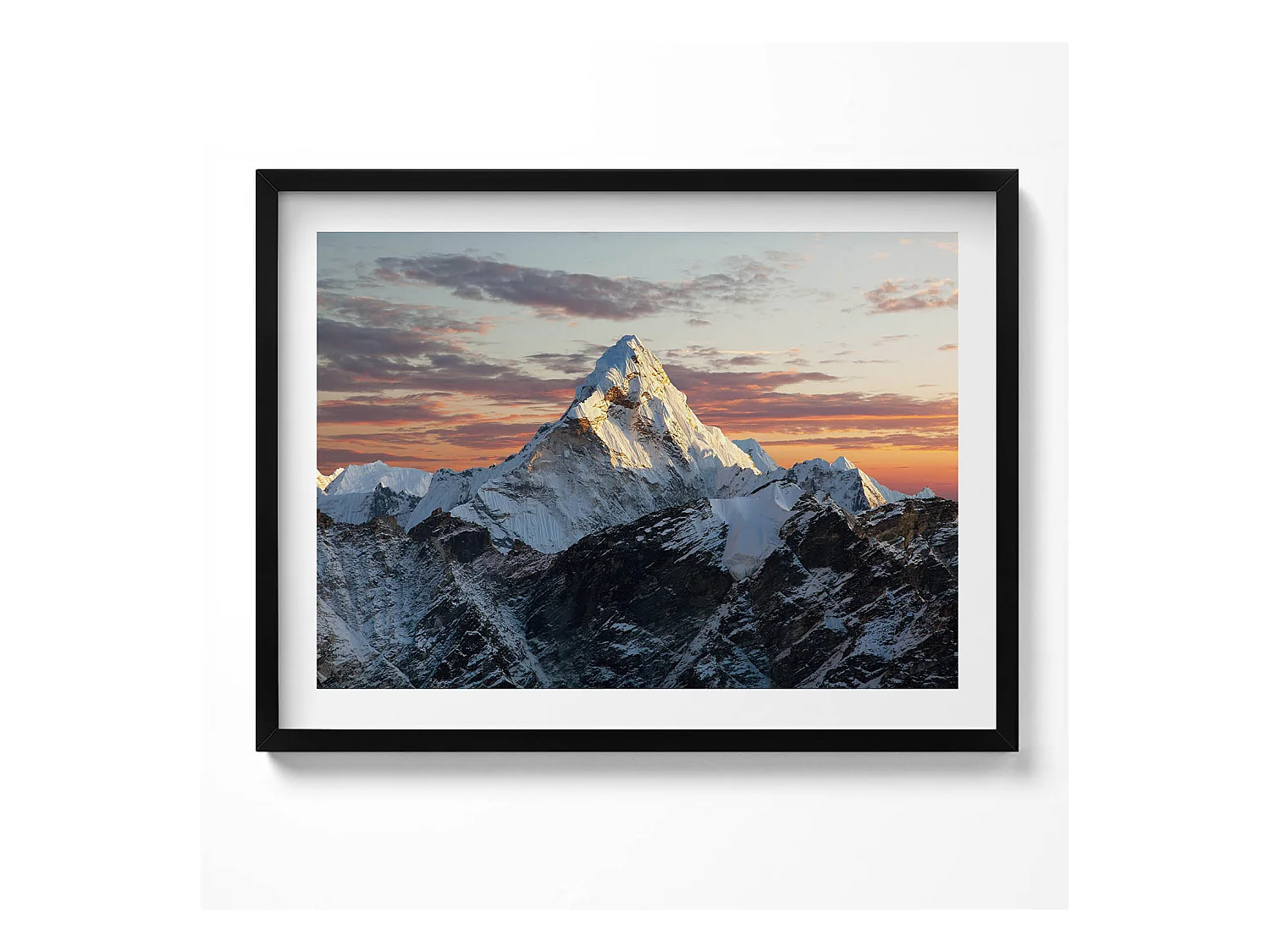 Tableau décoratif avec cadre noir, Sommet de montagne enneigé 80 x 60 cm– Parfait pour le salon ou la chambre