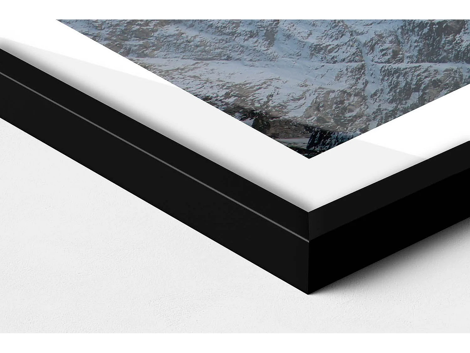 Tableau décoratif avec cadre noir, Sommet de montagne enneigé 80 x 60 cm– Parfait pour le salon ou la chambre