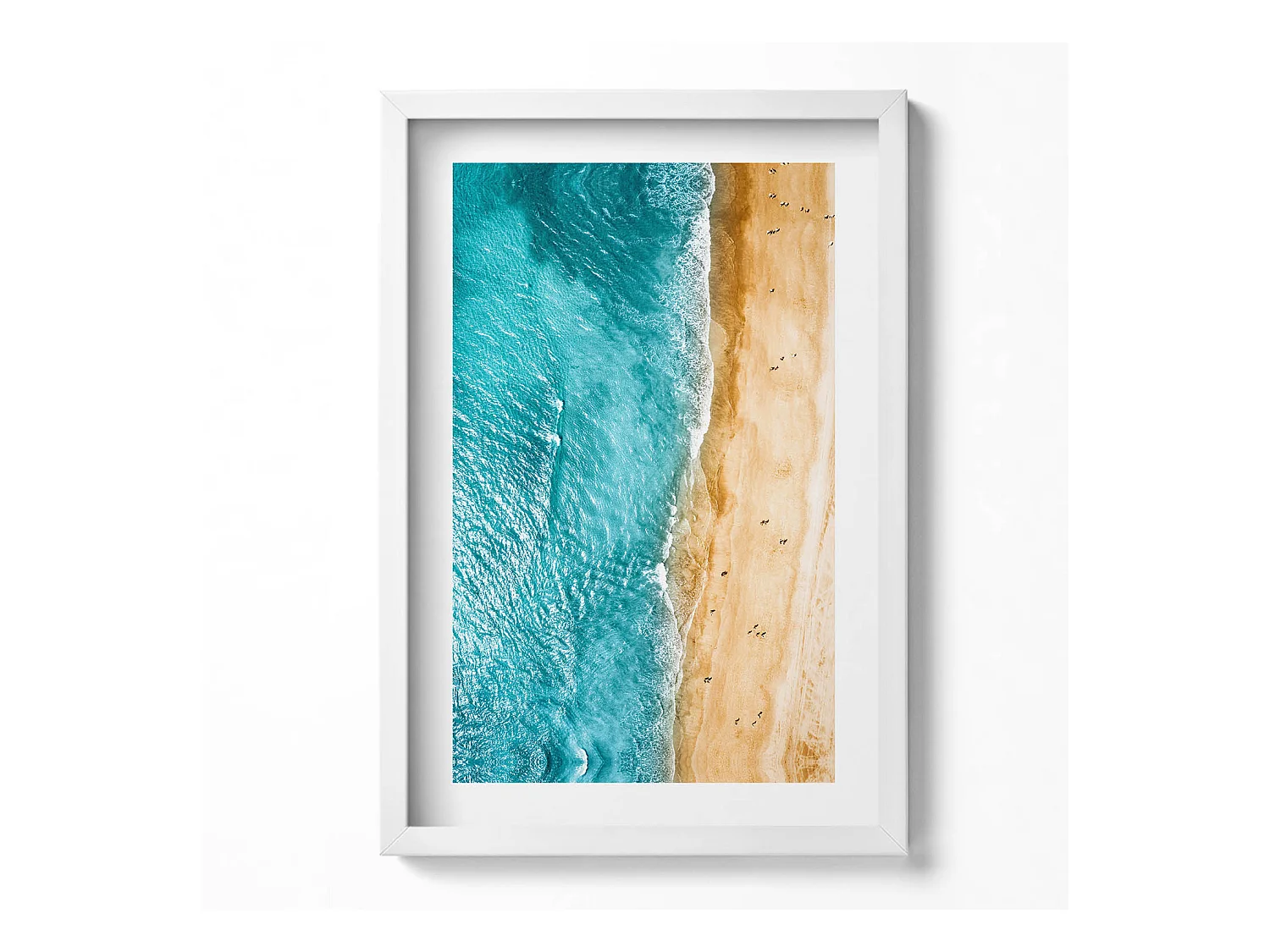 Tableau décoratif avec cadre blanc, Gens de la plage de la mer 40 x 60 cm– Parfait pour le salon ou la chambre