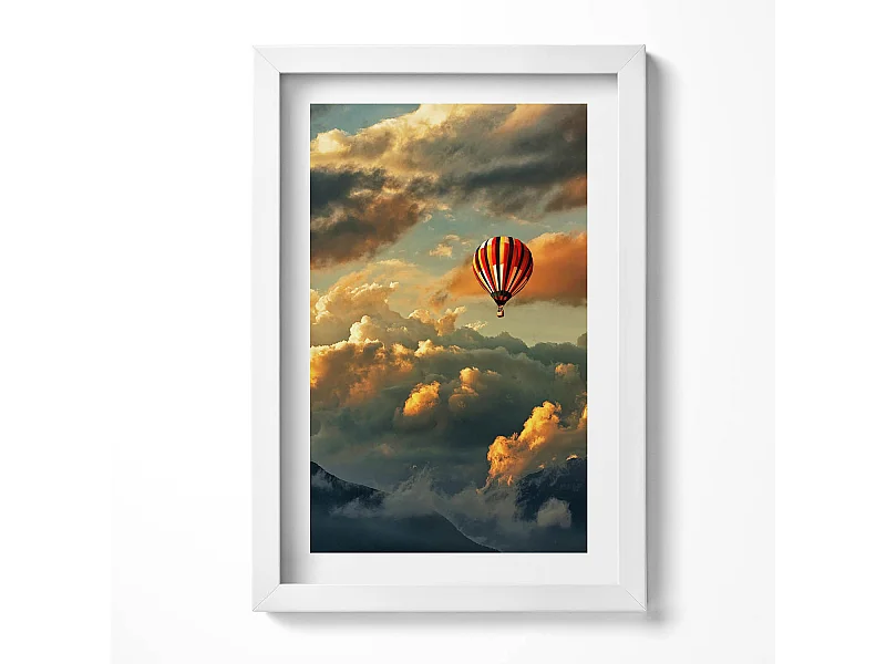 Decoratief schilderij met witte lijst, Luchtballonvlucht tussen de wolken 20 x 30 cm - Perfect voor de woon- of slaapkamer
