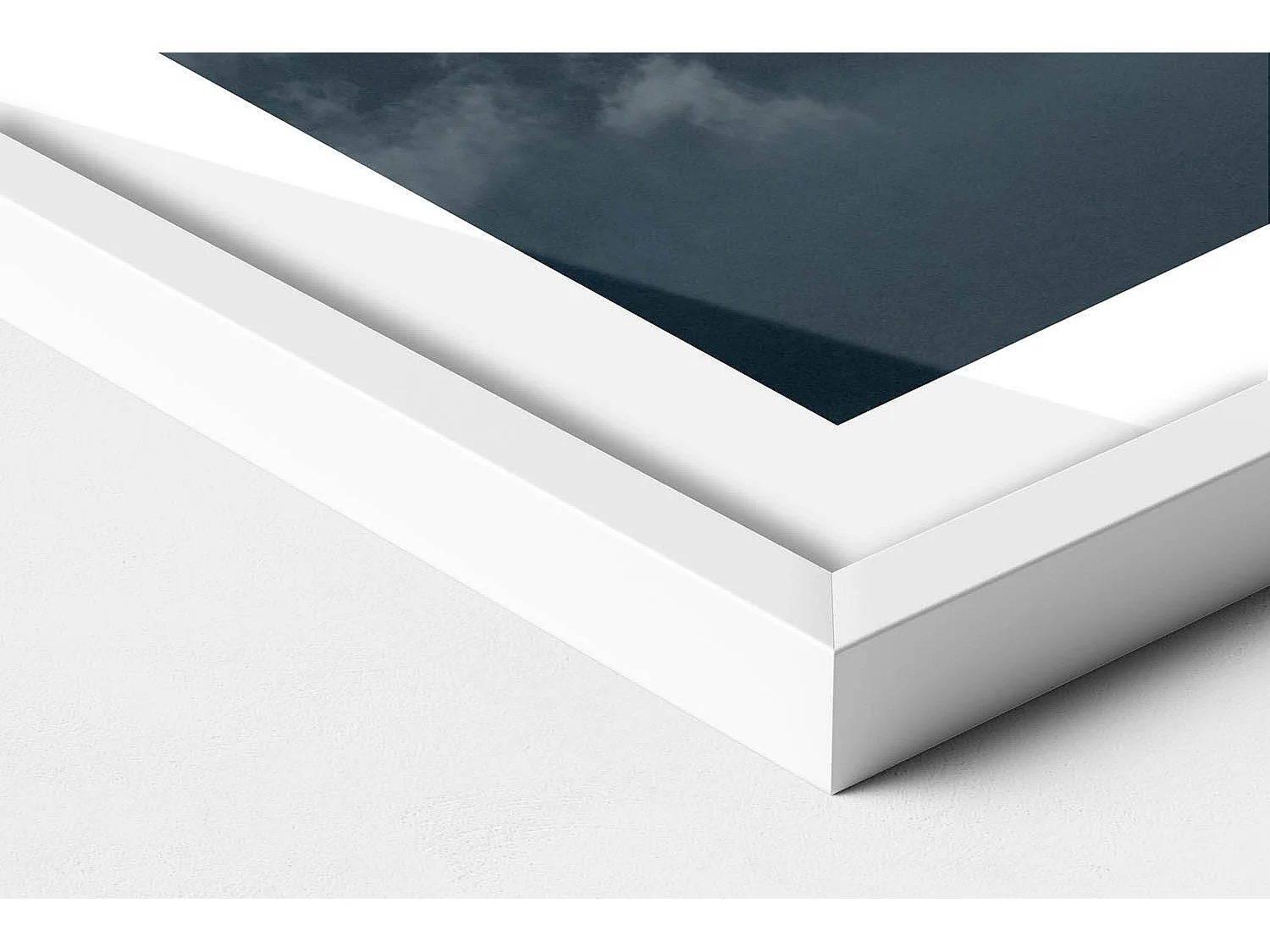 Tableau décoratif avec cadre blanc, Vol en montgolfière entre les nuages 60 x 80 cm– Parfait pour le salon ou la chambre