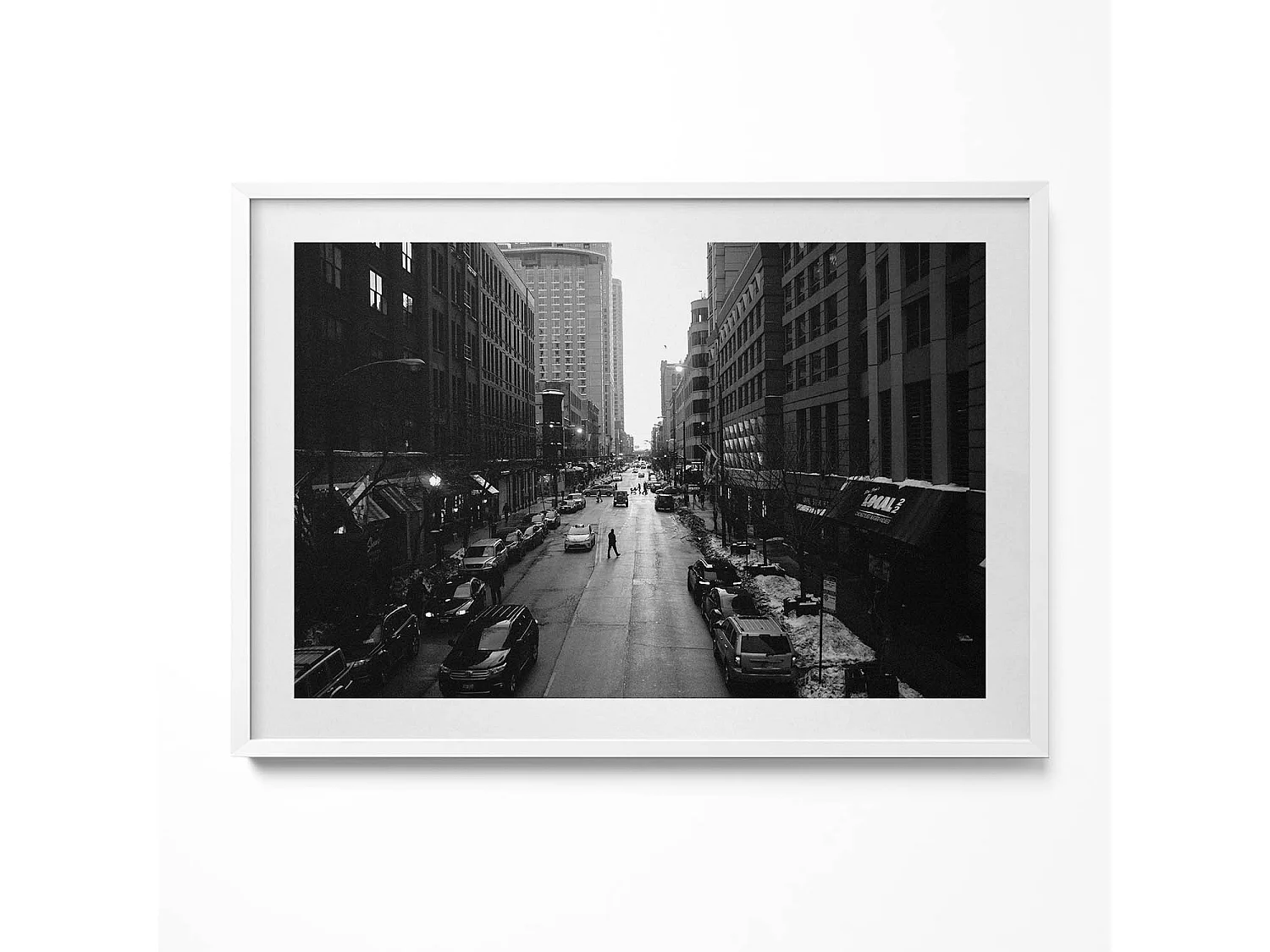 Dekoratives Gemälde mit weißem Rahmen, Schwarz-weiße Straßen von Chicago 100 x 70 cm – Perfekt für das Wohn- oder Schlafzimmer