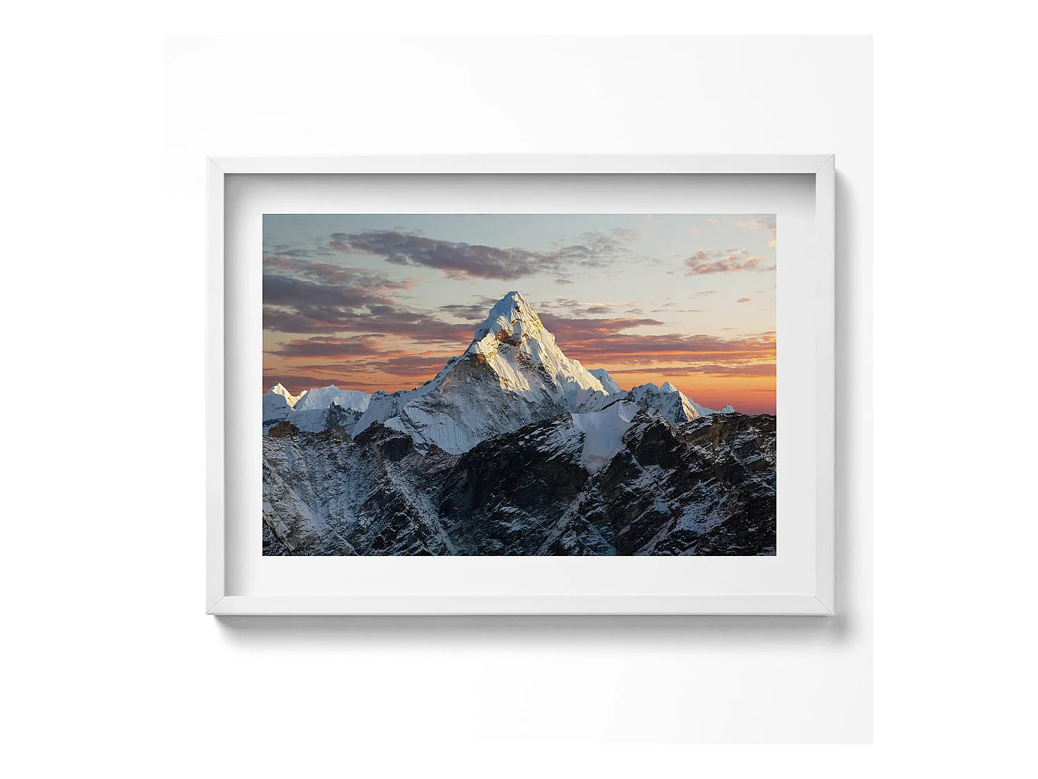 Tableau décoratif avec cadre blanc, Sommet de montagne enneigé 70 x 50 cm– Parfait pour le salon ou la chambre