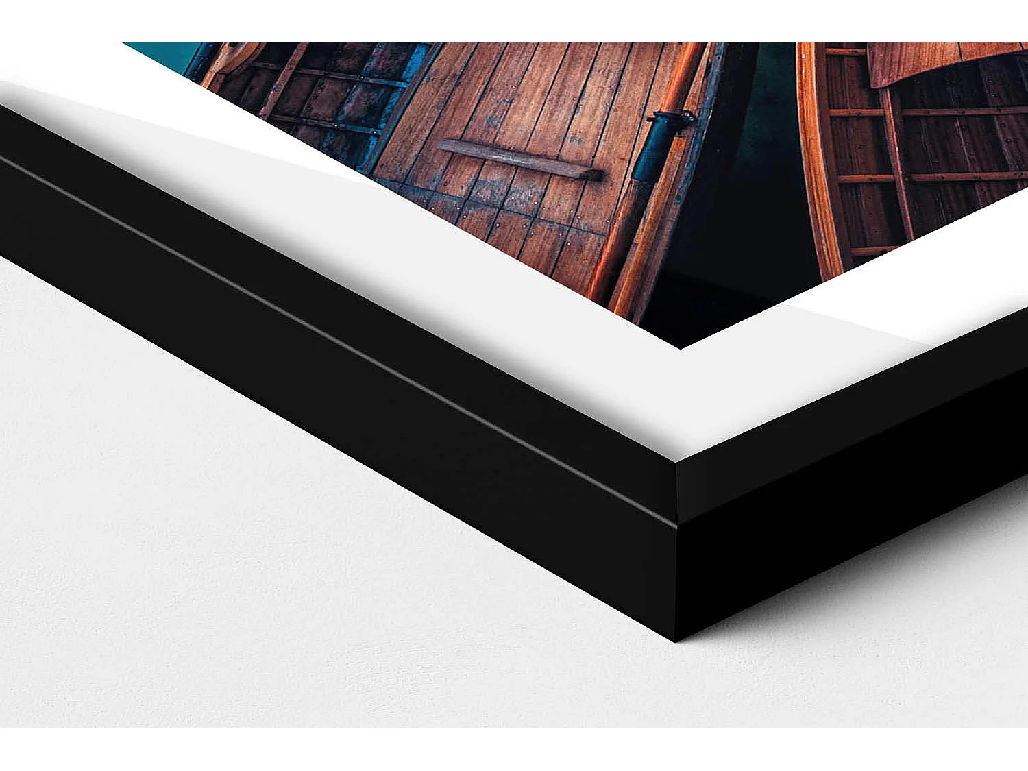 Quadro decorativo con cornice nera, Il molo e il Lago di Braies 50 x 50 cm - Perfetto per il soggiorno o la camera da letto