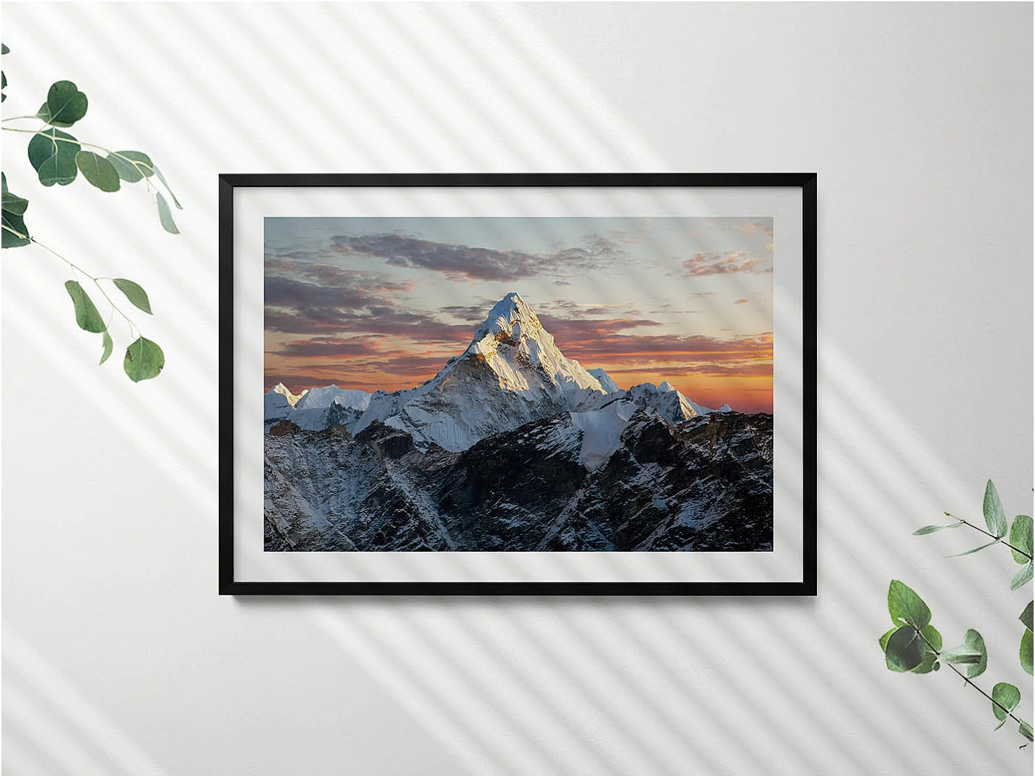 Dekoratives Gemälde mit schwarzem Rahmen, fließende goldene Formen auf beigem Hintergrund, 100 x 70 cm – perfekt für das Wohn- oder Schlafzimmer