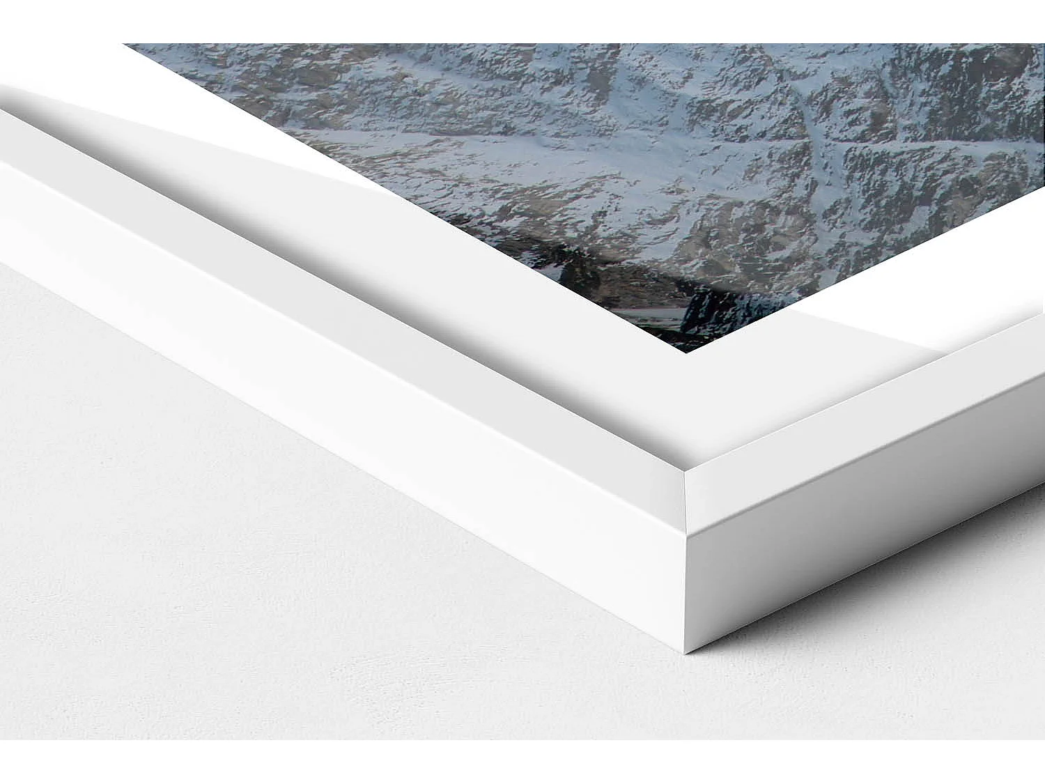 Tableau décoratif avec cadre blanc, Sommet de montagne enneigé 80 x 60 cm– Parfait pour le salon ou la chambre