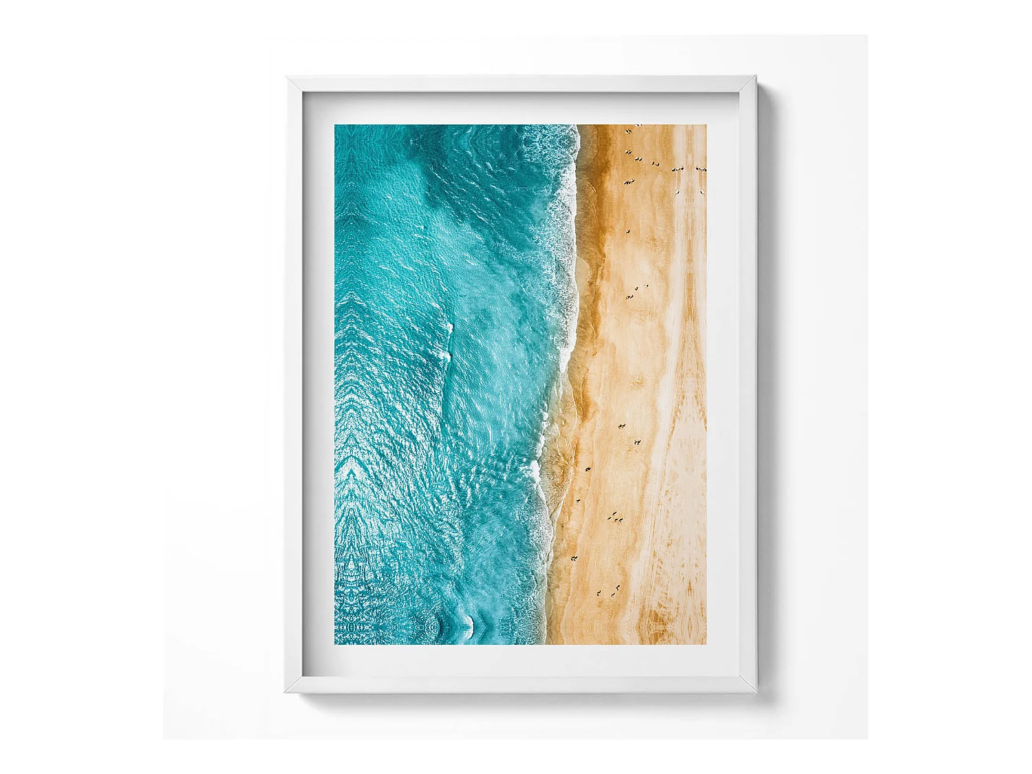 Tableau décoratif avec cadre blanc, Gens de la plage de la mer 60 x 80 cm– Parfait pour le salon ou la chambre