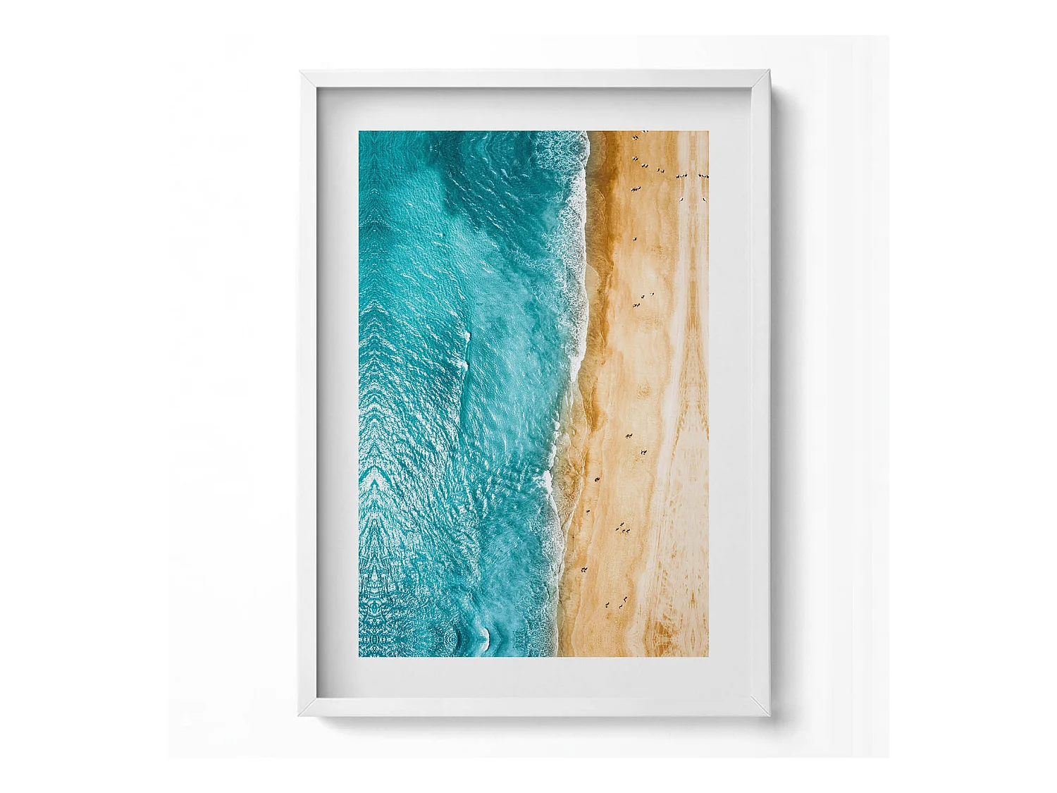 Tableau décoratif avec cadre blanc, Gens de la plage de la mer 50 x 70 cm– Parfait pour le salon ou la chambre