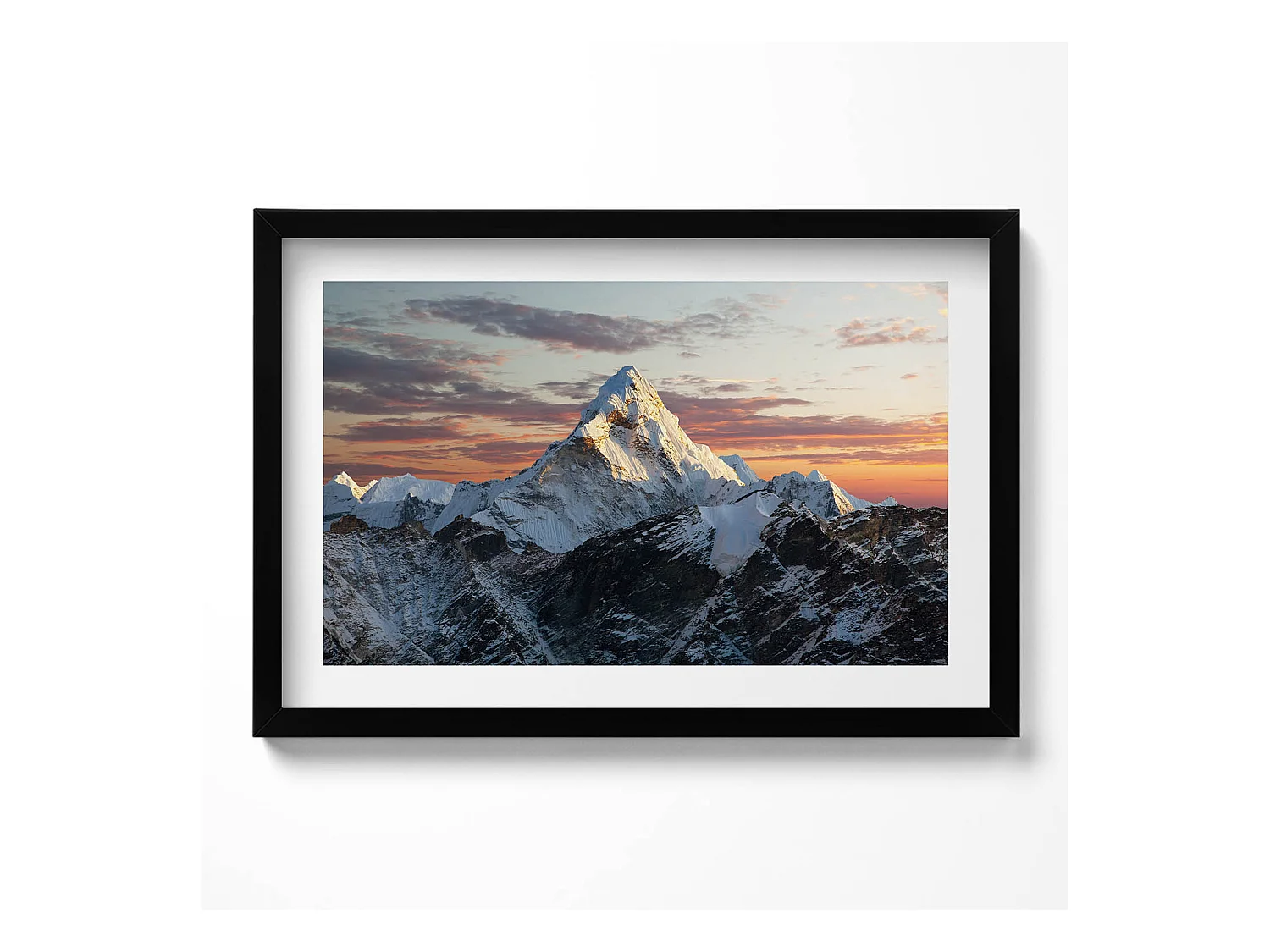 Tableau décoratif avec cadre noir, Sommet de montagne enneigé 60 x 40 cm– Parfait pour le salon ou la chambre