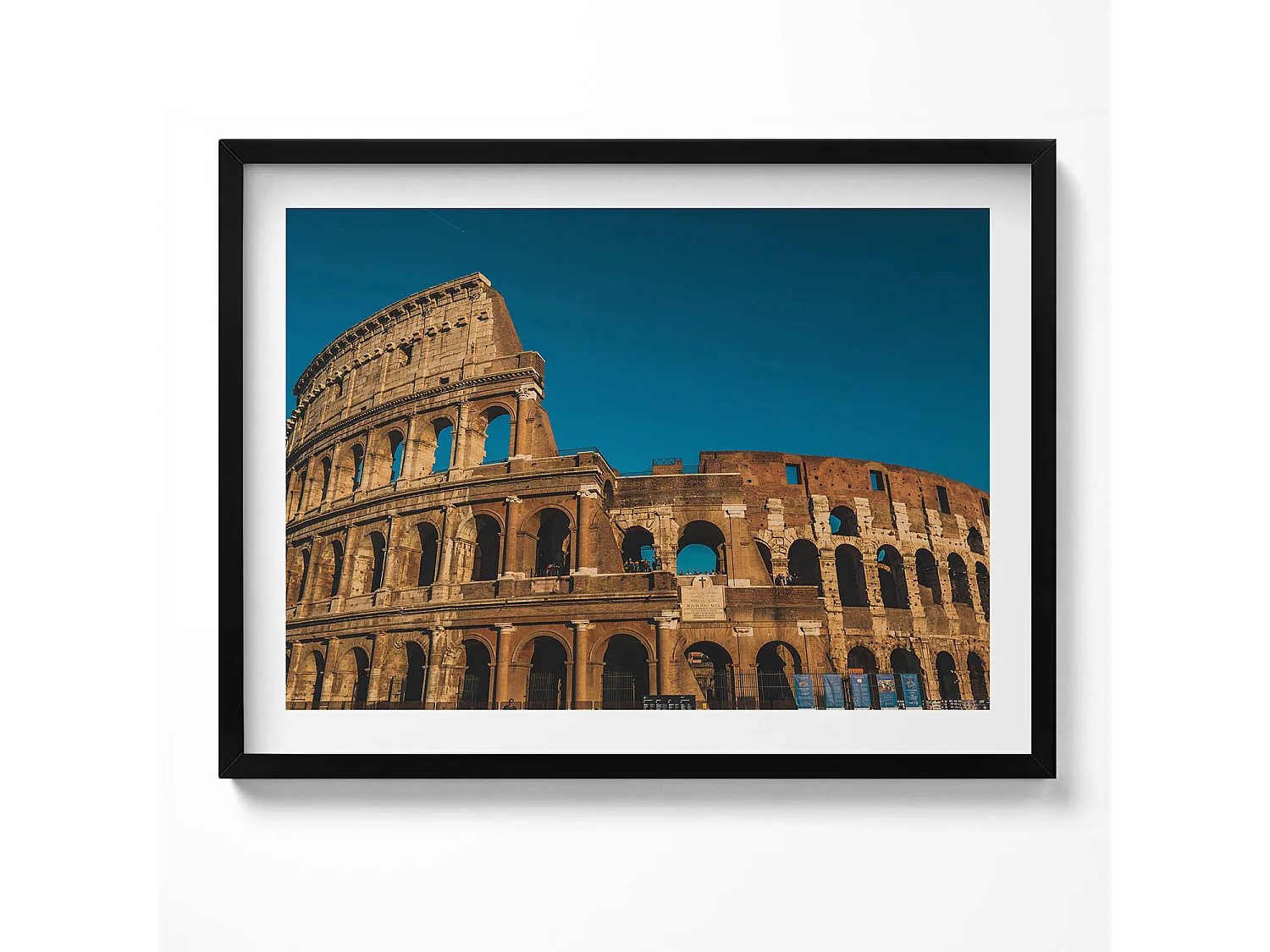 Dekoratives Gemälde mit schwarzem Rahmen, Kolosseum in Italien 80 x 60 cm – Perfekt für das Wohn- oder Schlafzimmer