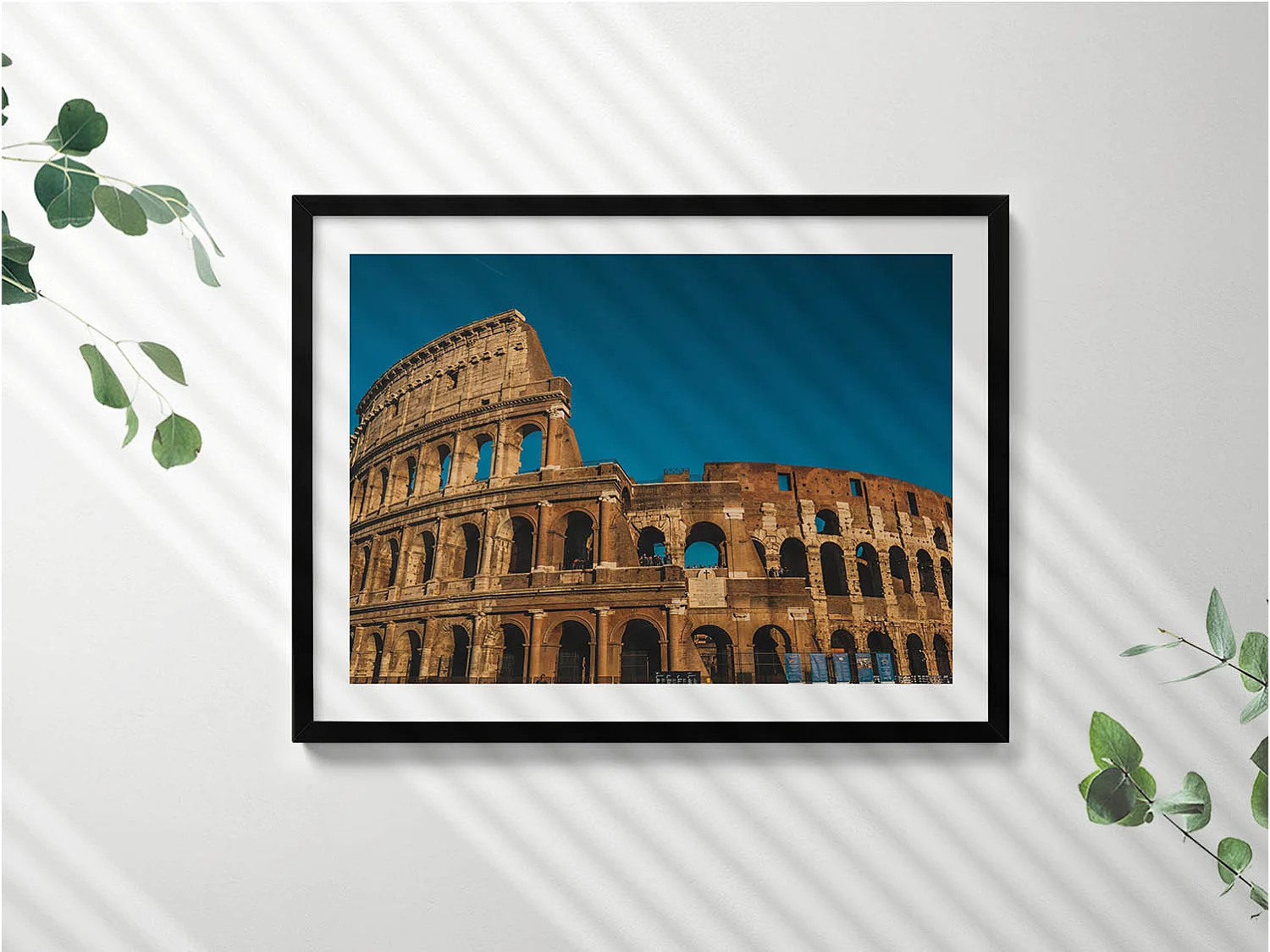 Dekoratives Gemälde mit schwarzem Rahmen, Kolosseum in Italien 80 x 60 cm – Perfekt für das Wohn- oder Schlafzimmer