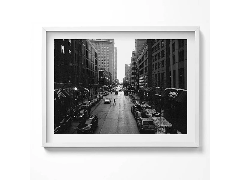 Dekoratives Gemälde mit weißem Rahmen, Schwarz-weiße Straßen von Chicago 80 x 60 cm – Perfekt für das Wohn- oder Schlafzimmer