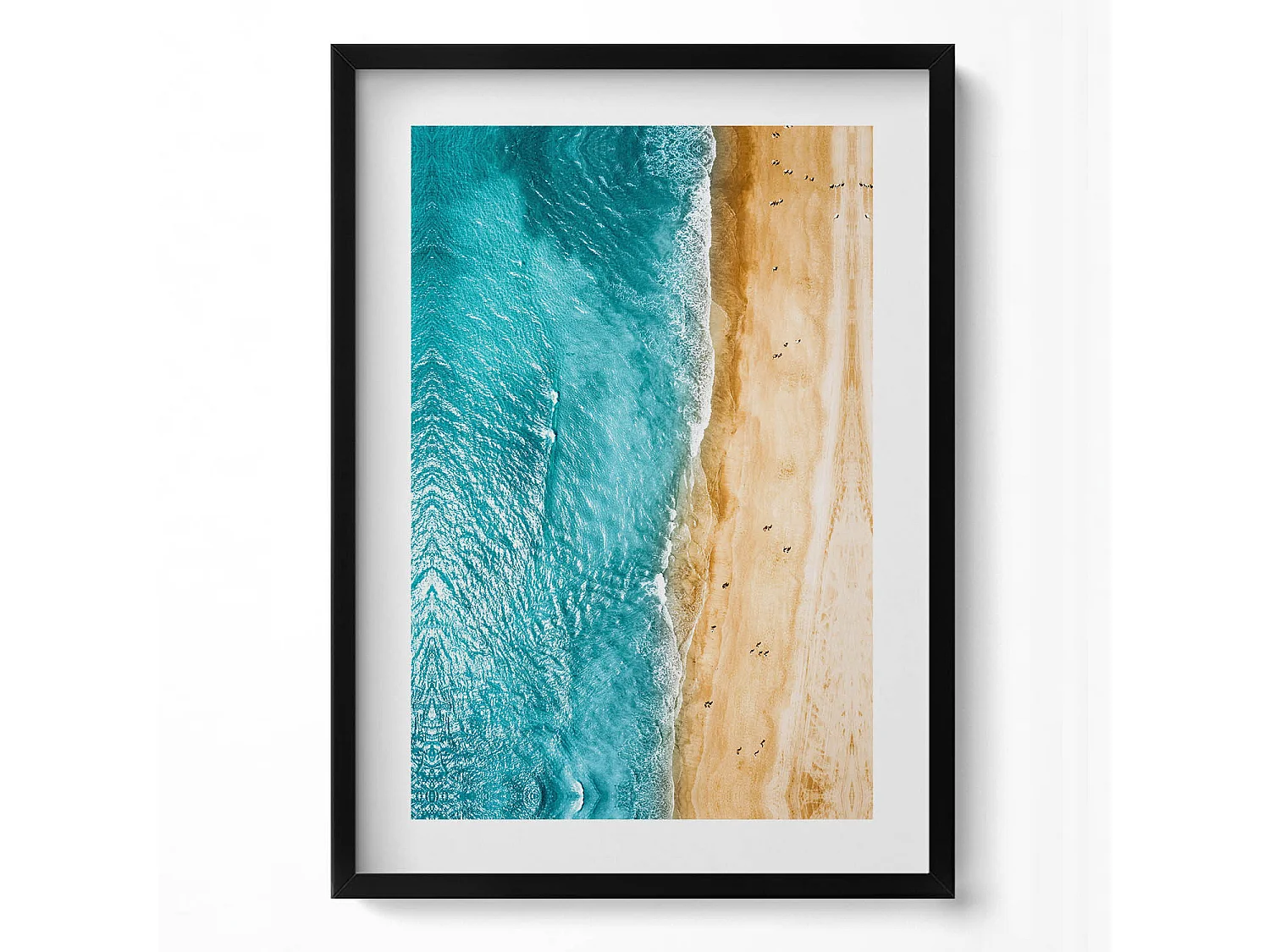 Tableau décoratif avec cadre noir, Gens de la plage de la mer 50 x 70 cm– Parfait pour le salon ou la chambre