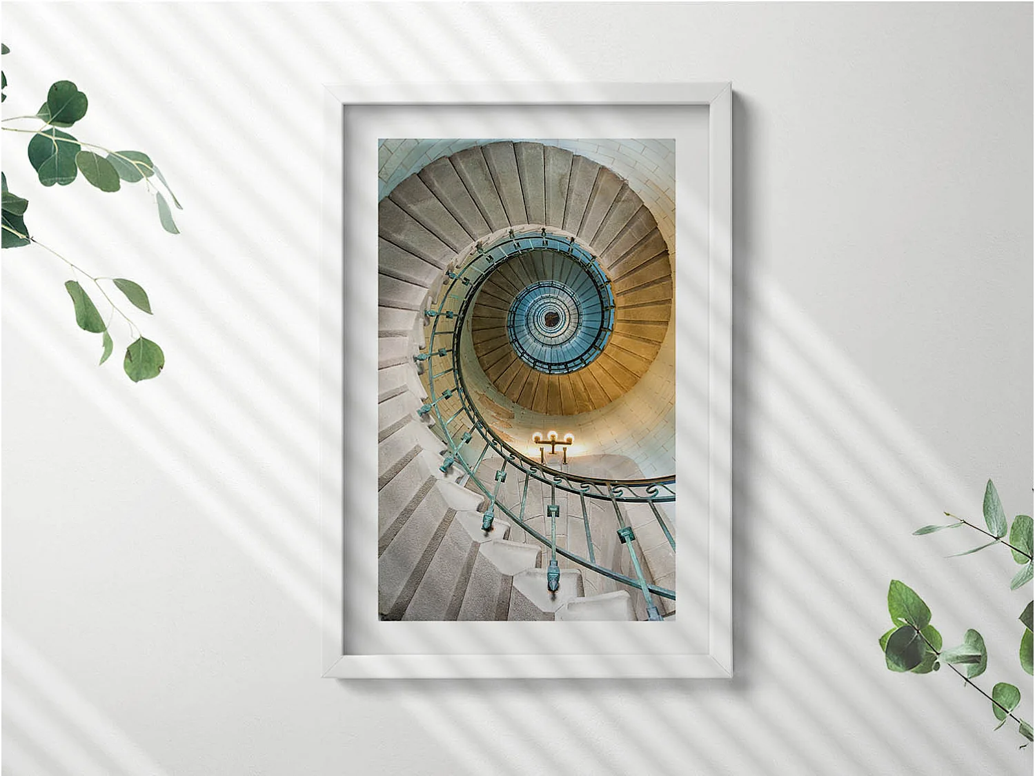 Dekoratives Gemälde mit weißem Rahmen, Wendeltreppe 40 x 60 cm – Perfekt für das Wohn- oder Schlafzimmer