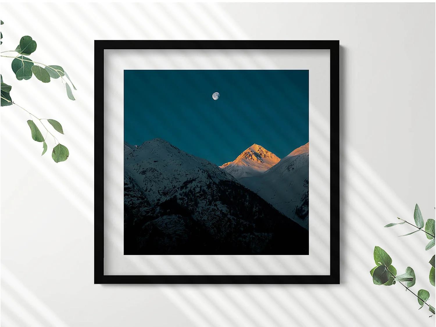 Dekoratives Gemälde mit schwarzem Rahmen, Architektur in Amsterdam 50 x 50 cm – Perfekt für das Wohn- oder Schlafzimmer