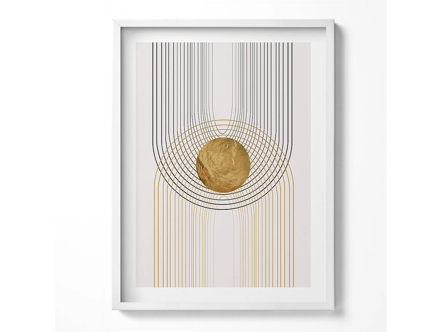 Tableau décoratif avec cadre blanc, Formes dorées fluides sur fond beige 60 x 80 cm– Parfait pour le salon ou la chambre