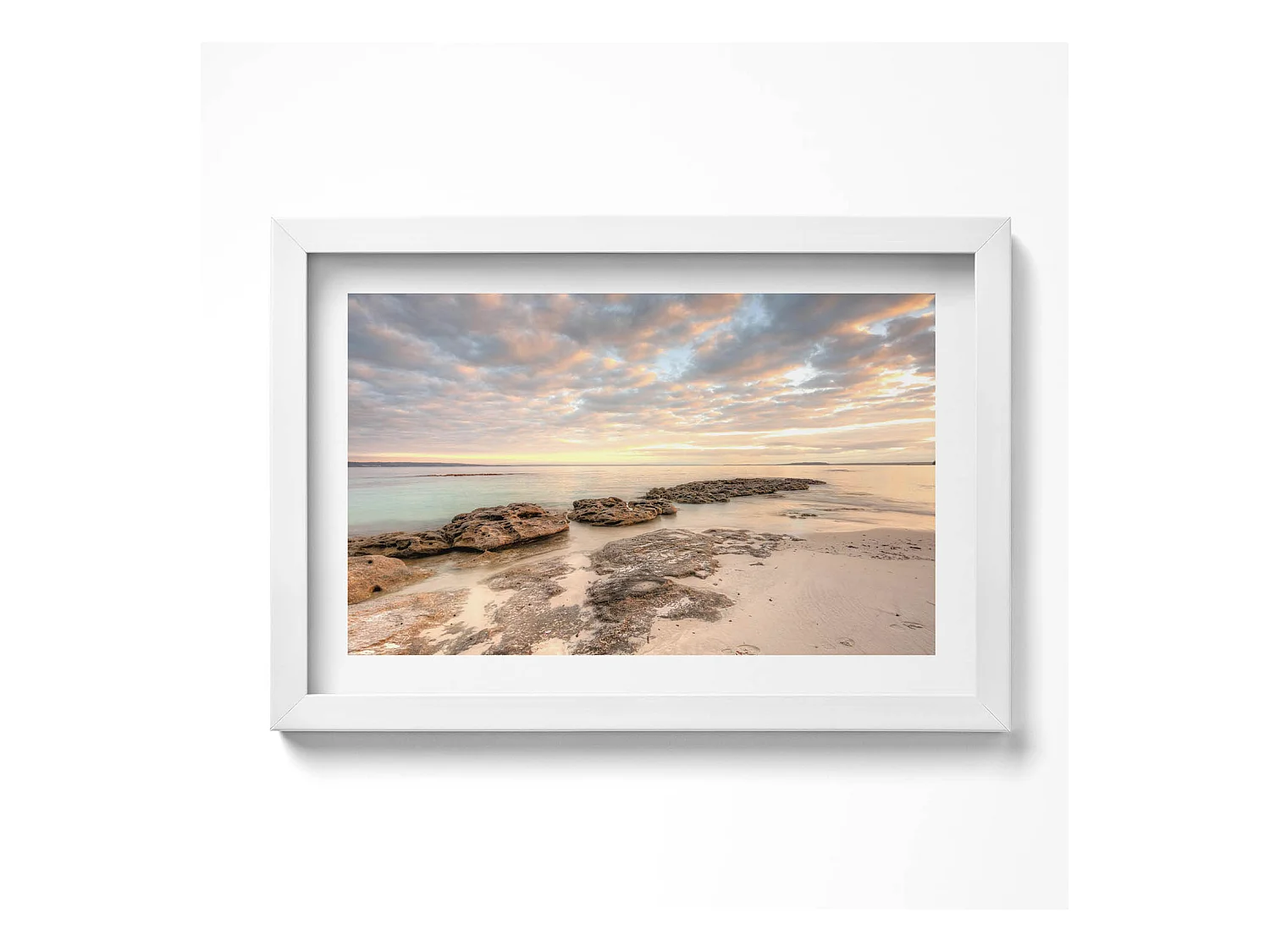 Tableau décoratif avec cadre blanc, Paysage de plage, de mer et de ciel 30 x 20 cm – Parfait pour le salon ou la chambre